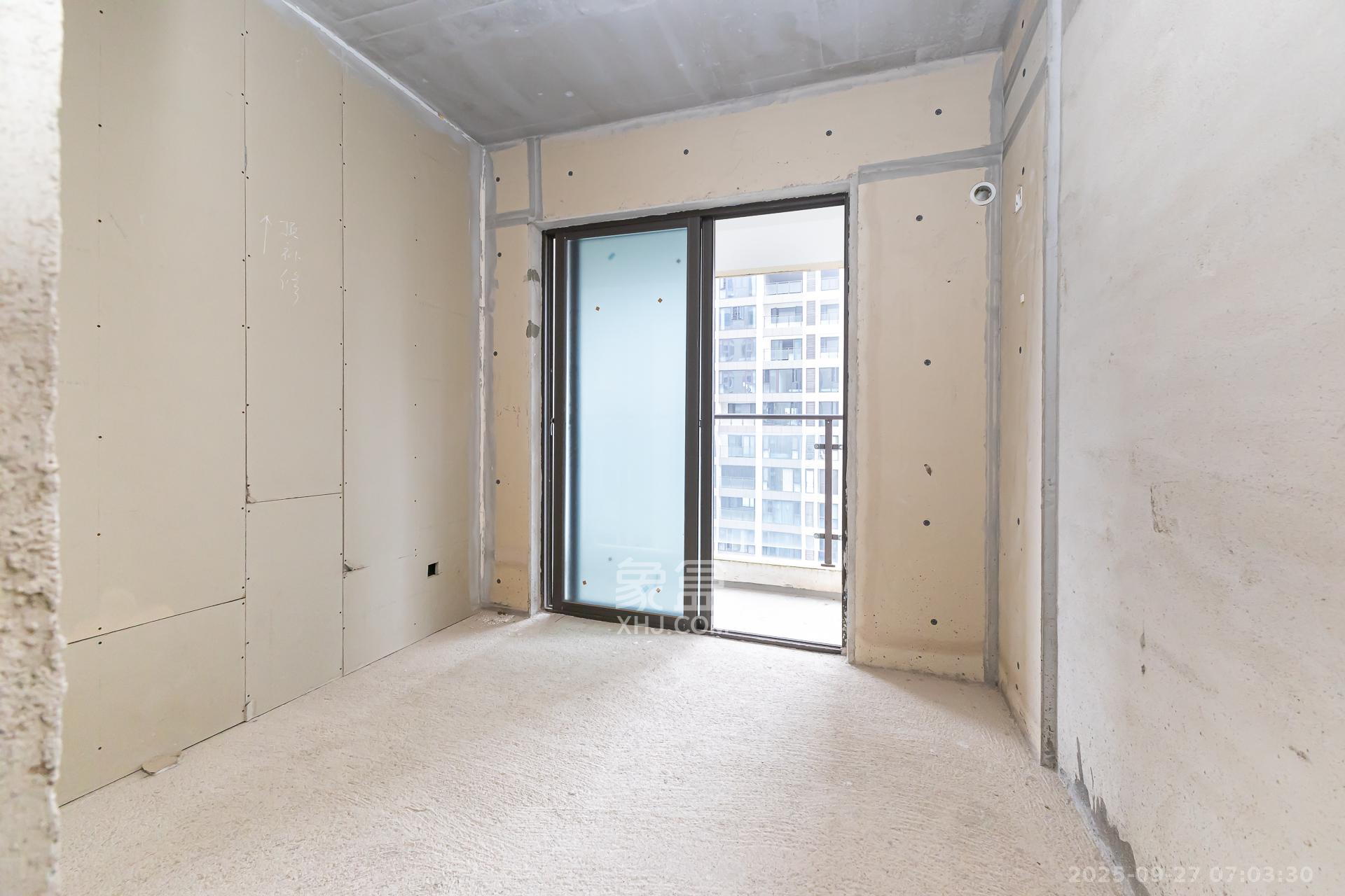 润和湘江天地C区 4室2厅2卫 156.0万 润和湘江天地C区 4室2厅2卫 156.0万卧室