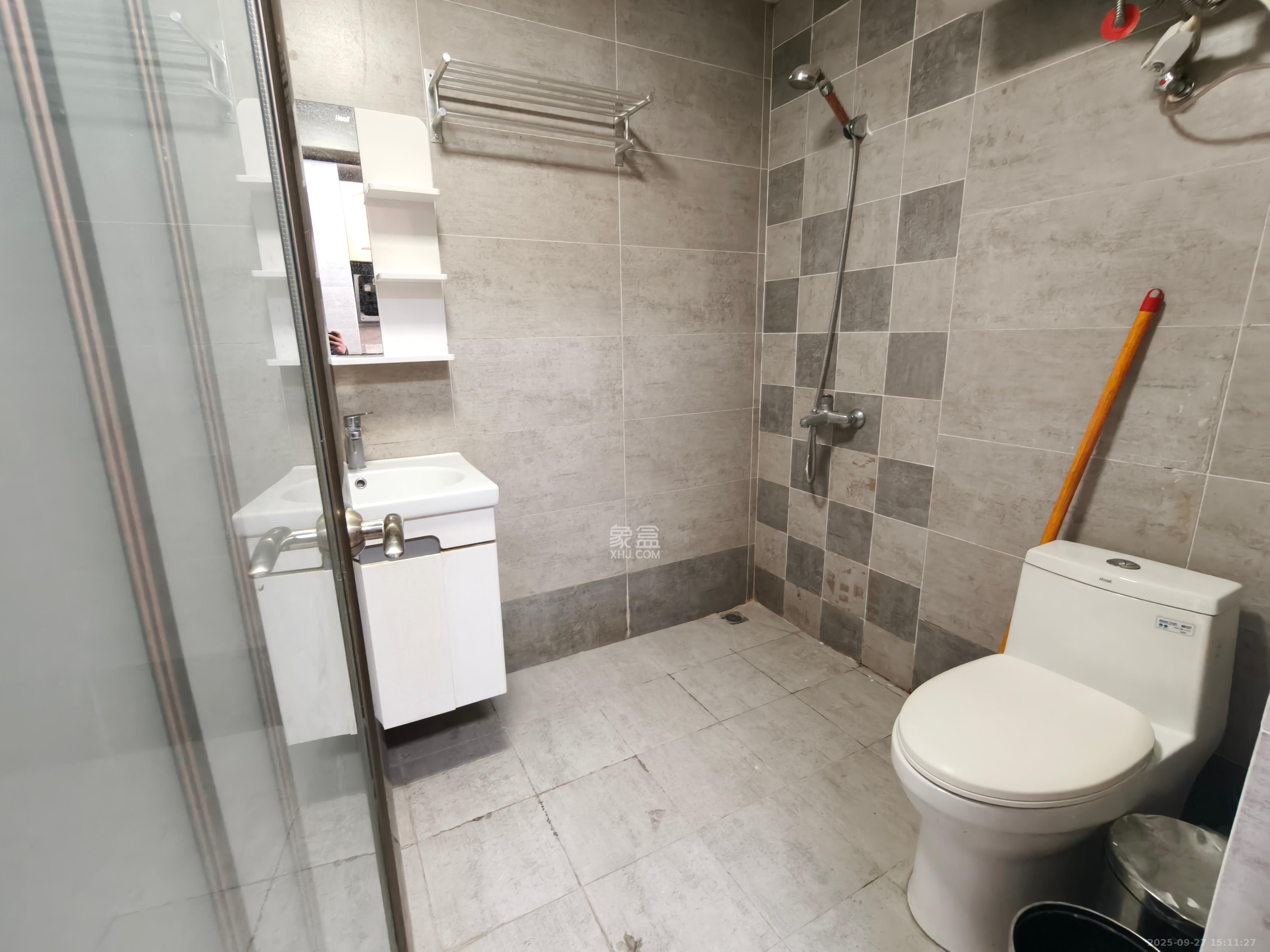 钰龙天下二期(钰龙佳园) 1室1厅1卫 1200.0元/月 钰龙天下二期(钰龙佳园) 1室1厅1卫 1200.0元/月室内图