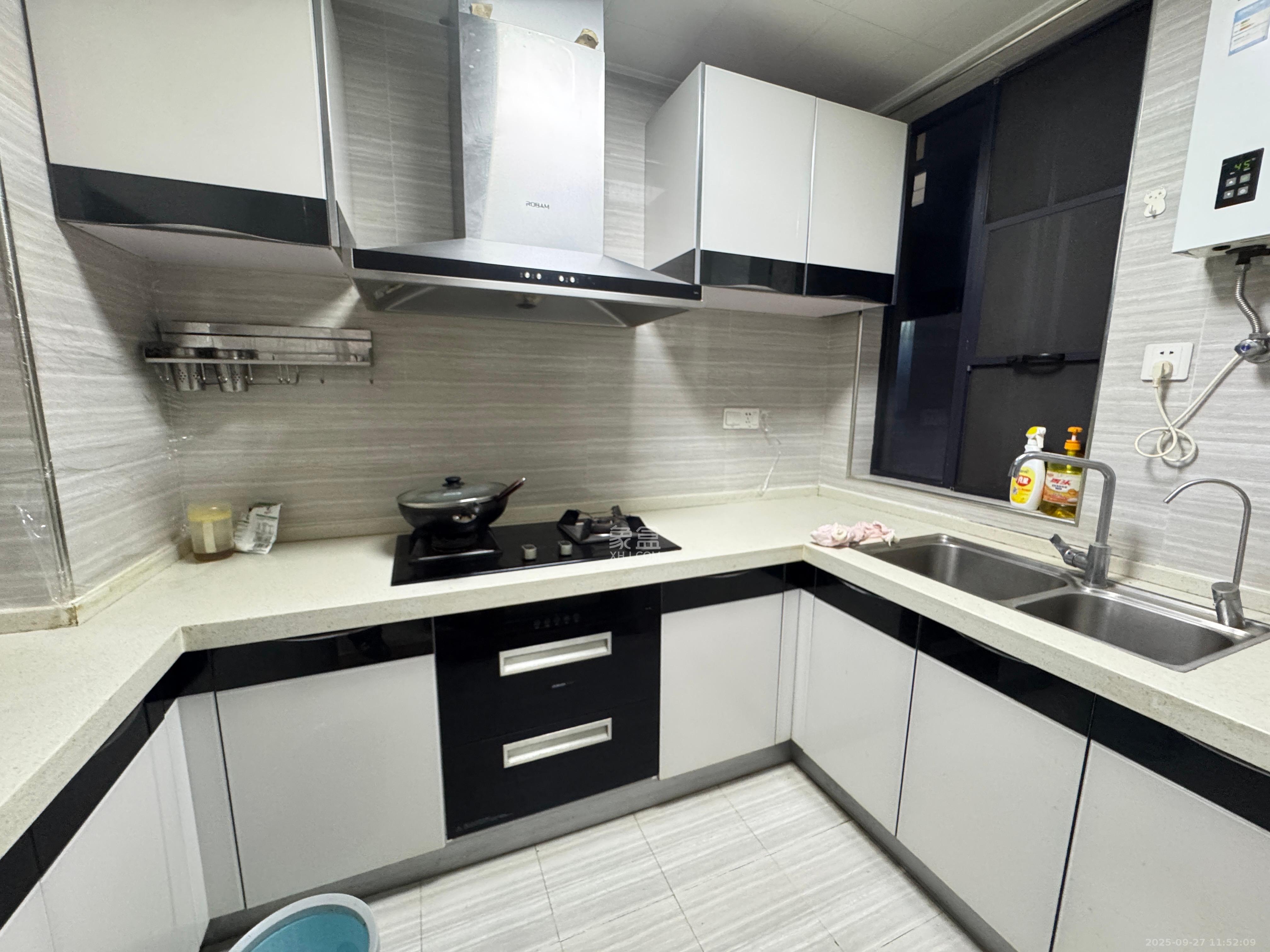 荣悦台 3室2厅2卫 3700.0元/月 荣悦台 3室2厅2卫 3700.0元/月室内图