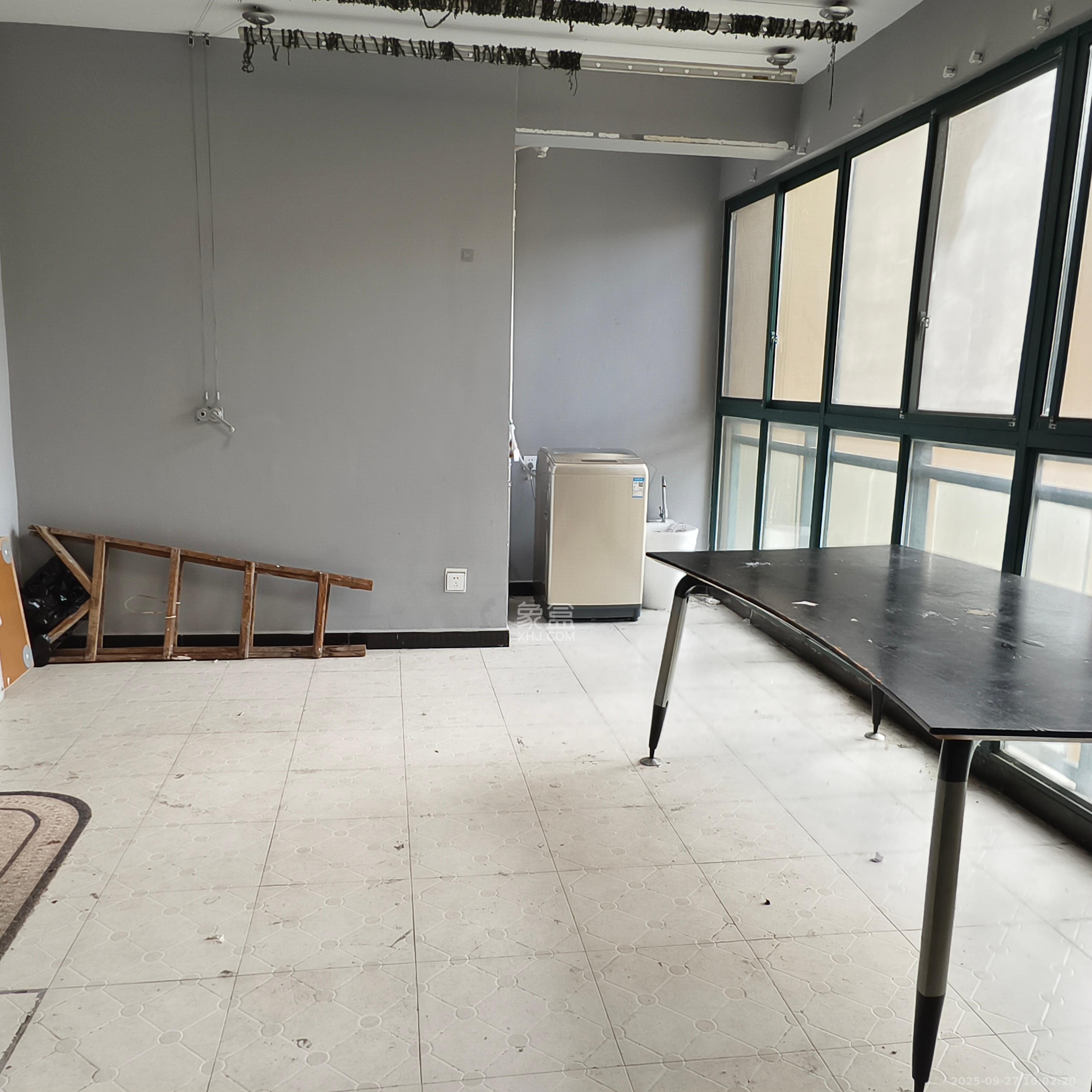 滨江金座 3室2厅2卫 3000.0元/月 滨江金座 3室2厅2卫 3000.0元/月室内图