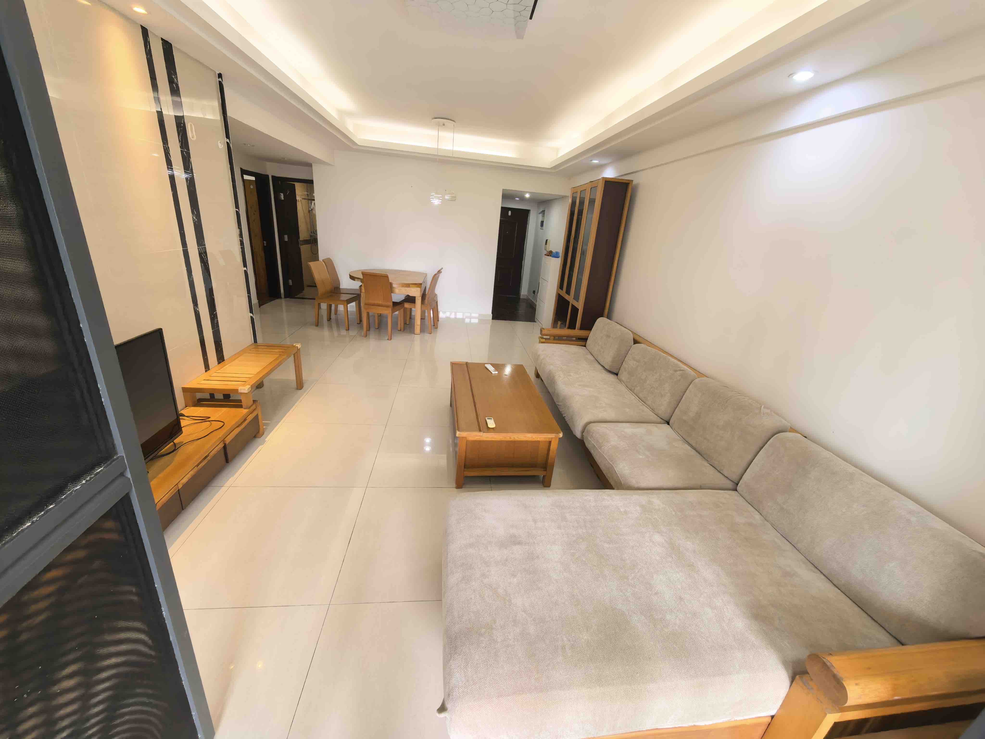 椰岛广场  3室2厅2卫    180.0万 椰岛广场  3室2厅2卫    180.0万客厅