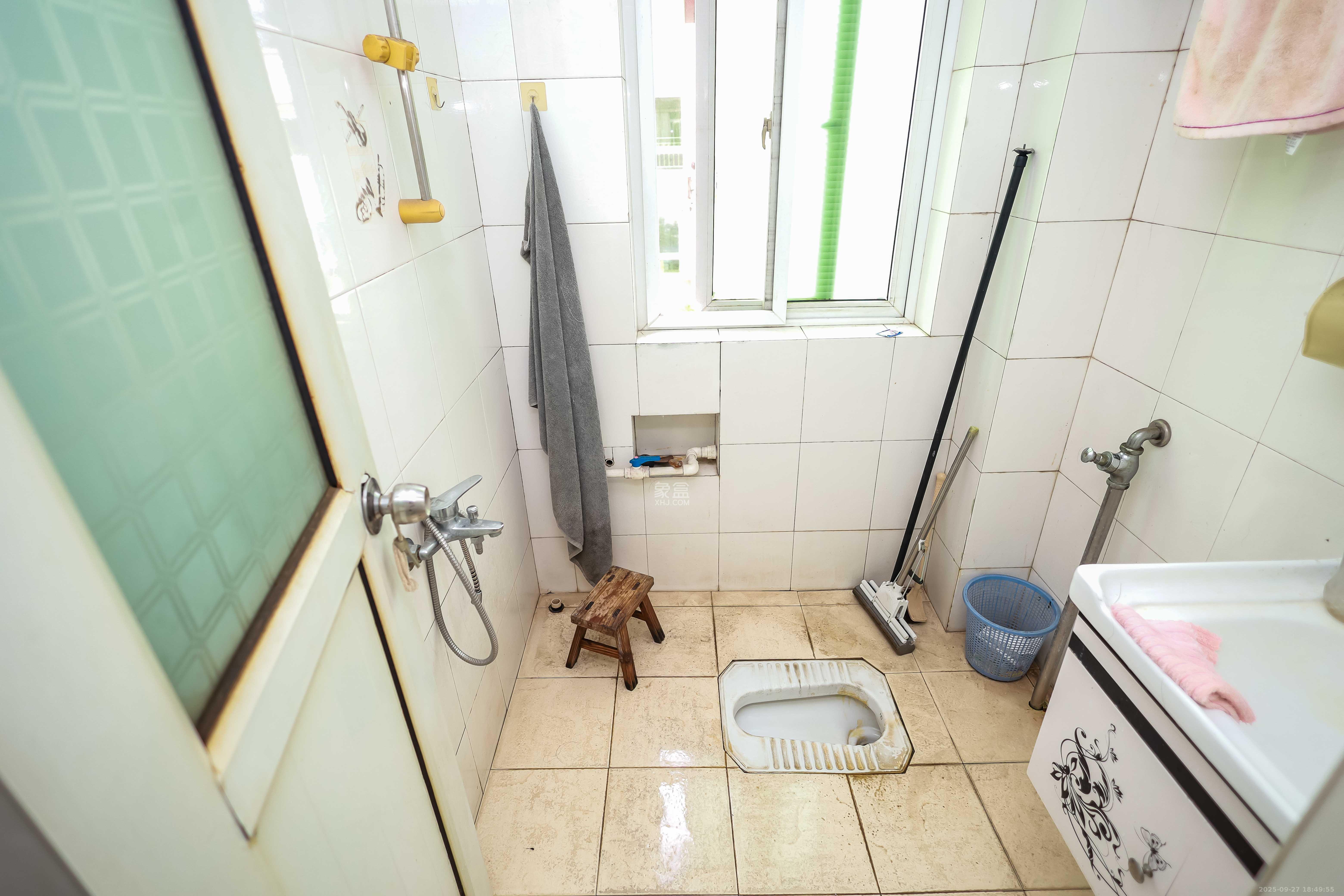 咸嘉新村嘉旺苑 5室3厅3卫 98.0万 咸嘉新村嘉旺苑 5室3厅3卫 98.0万卫生间