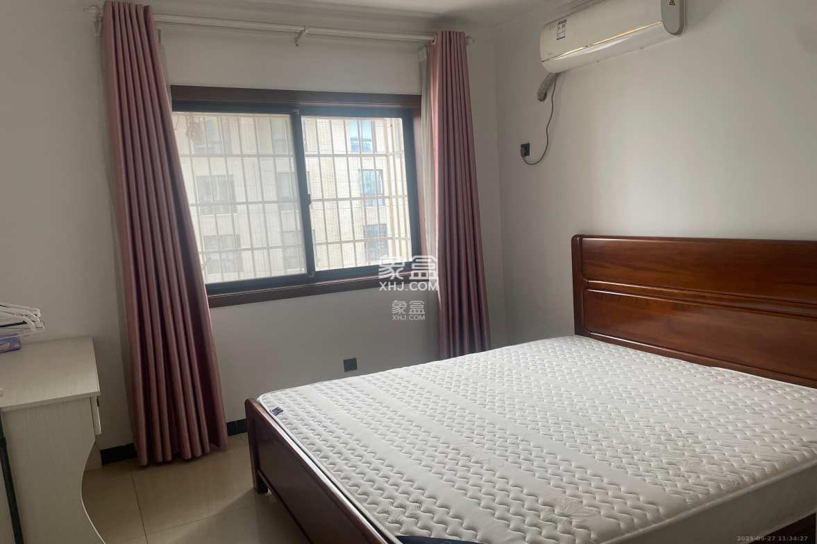 圭塘三小区  2室2厅1卫    2400.0元/月 圭塘三小区  2室2厅1卫    2400.0元/月室内图