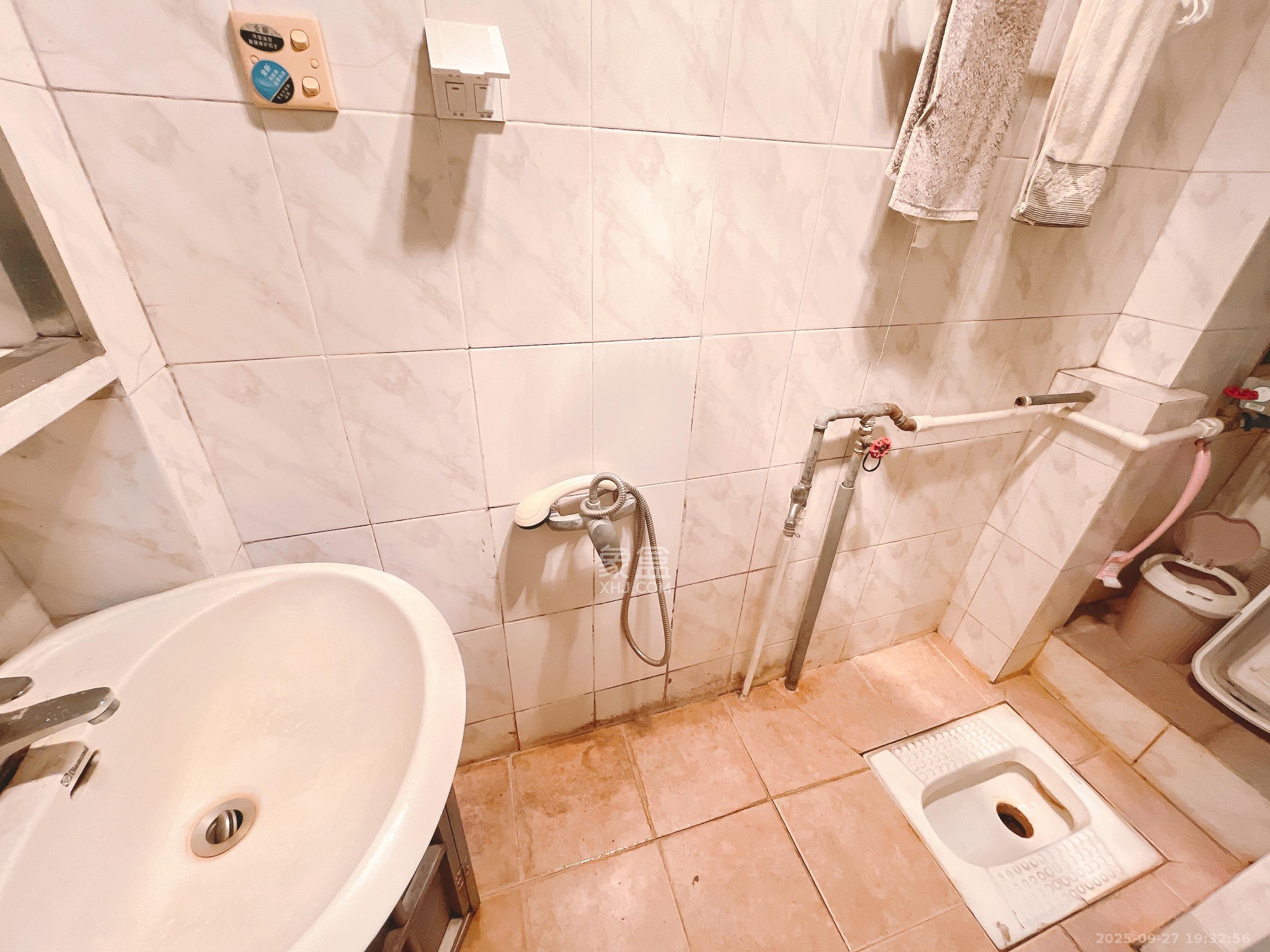 湖南日报宿舍  3室1厅1卫    2100.0元/月室内图