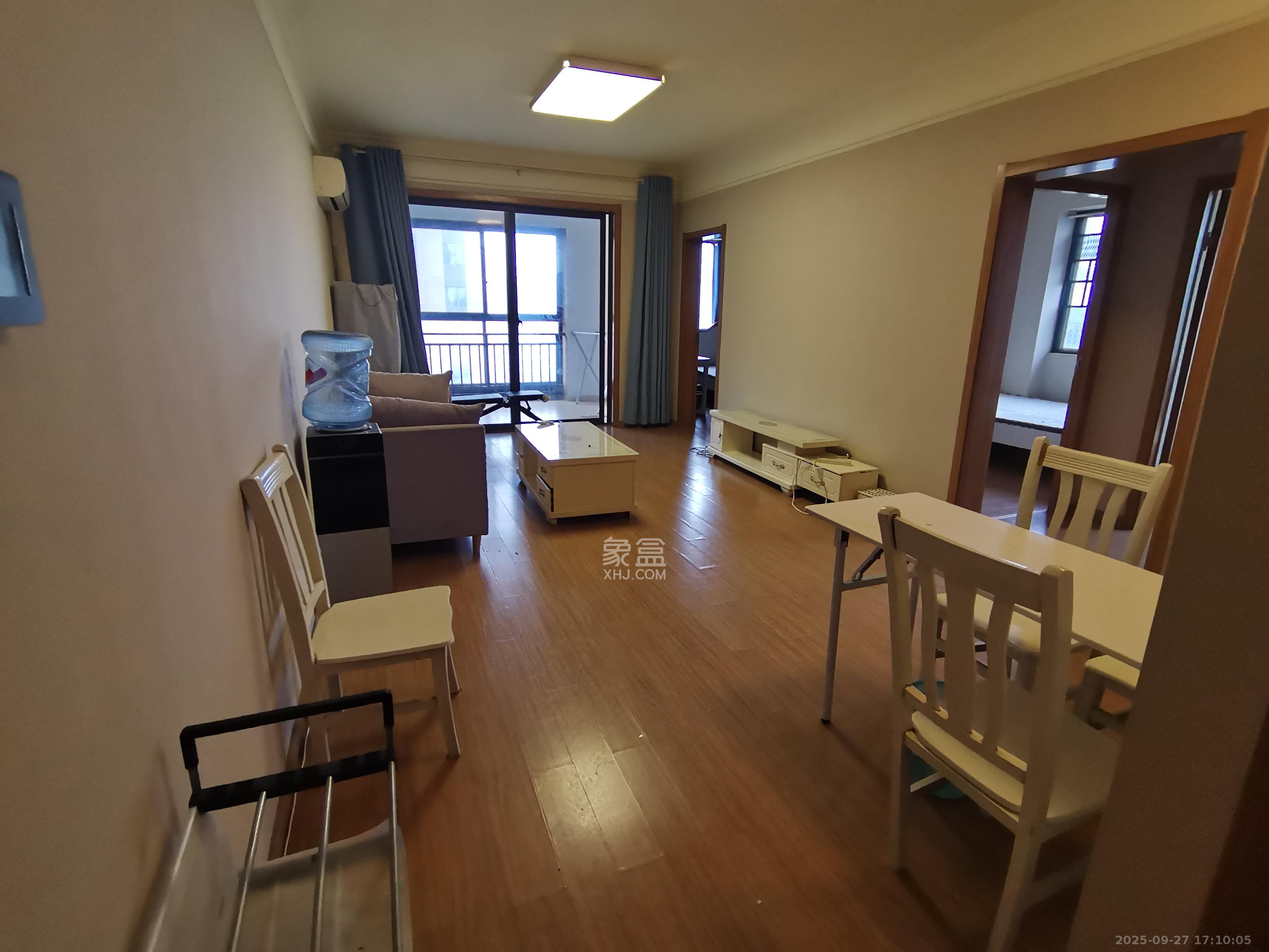 麓谷小镇  3室2厅1卫   2200.00元/月