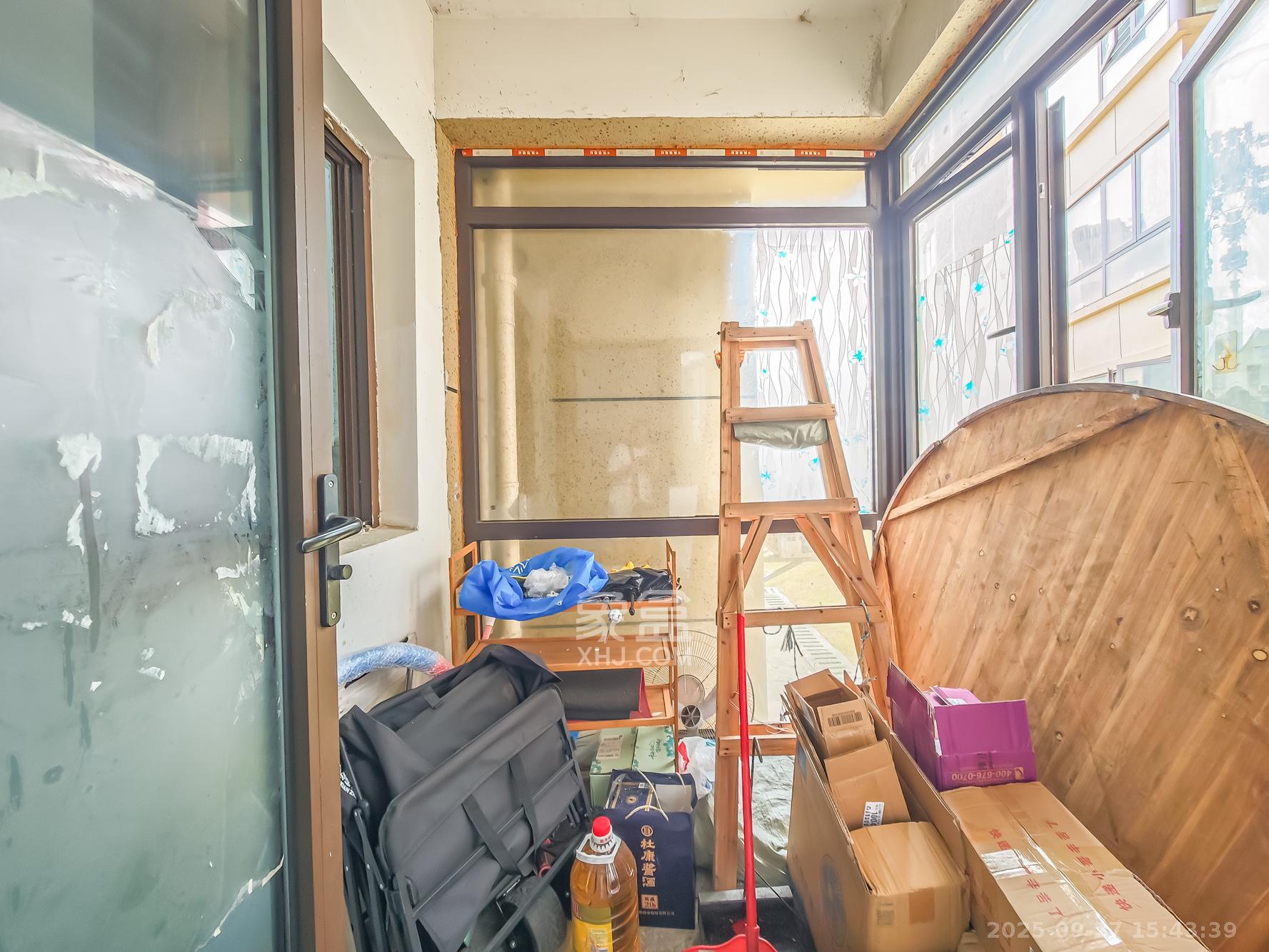 山语城三期 3室2厅2卫 90.0万 山语城三期 3室2厅2卫 90.0万阳台