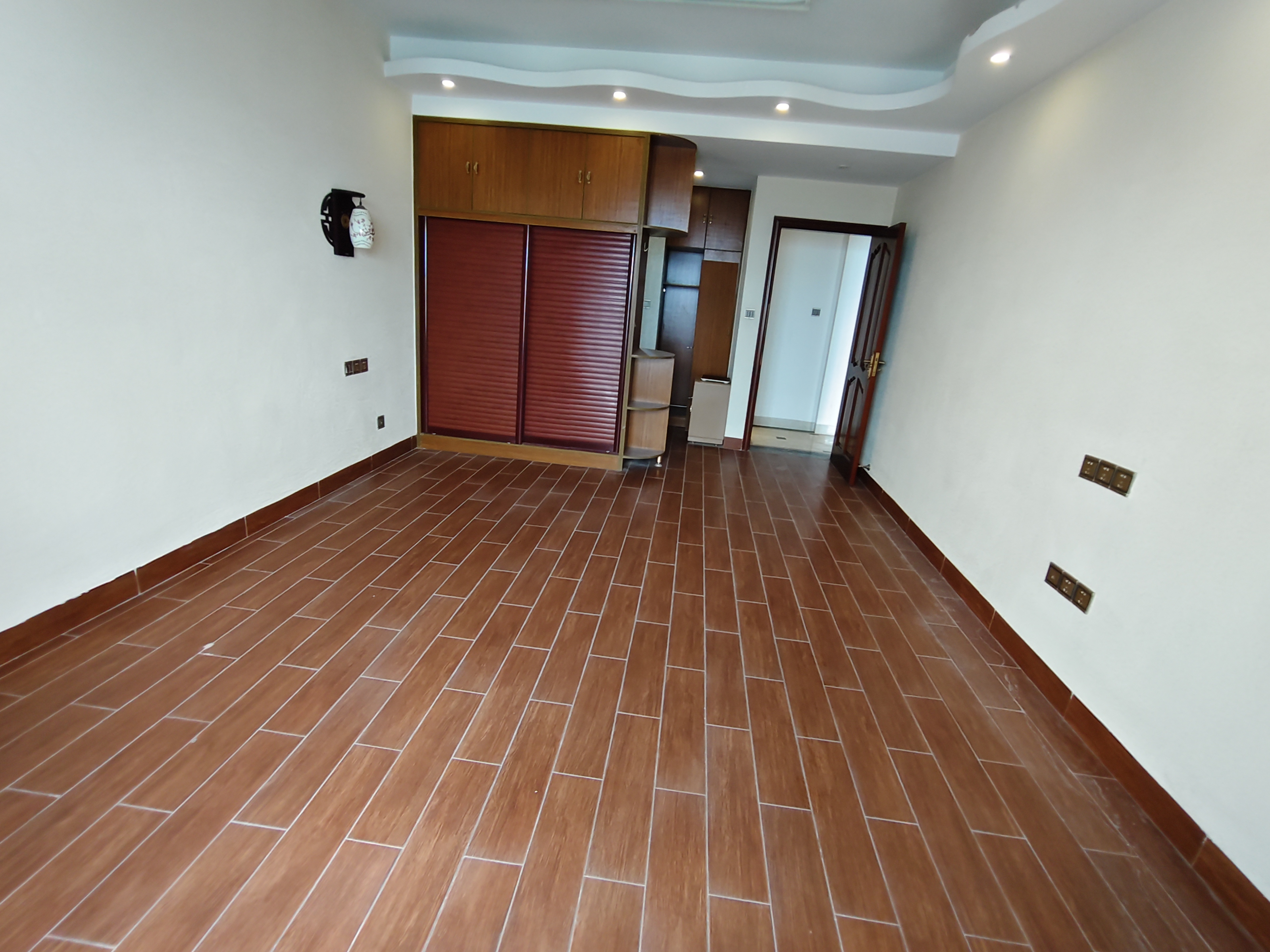 翡翠水城(住宅) 4室2厅2卫 2500.0元/月 翡翠水城(住宅) 4室2厅2卫 2500.0元/月室内图