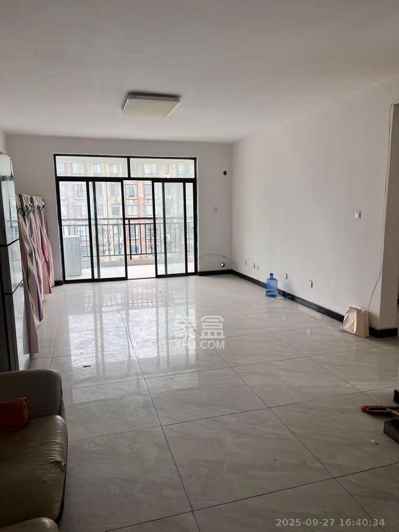 湘水一城(一期) 3室2厅2卫 2000.0元/月 湘水一城(一期) 3室2厅2卫 2000.0元/月室内图