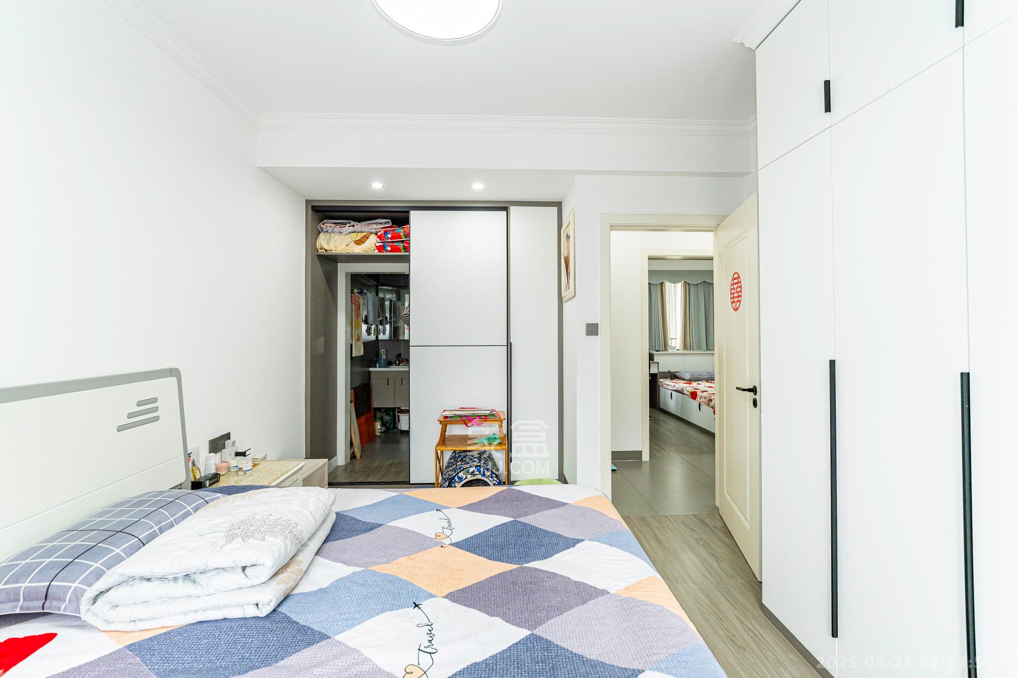 中建悦和城  3室2厅2卫    108.0万卧室