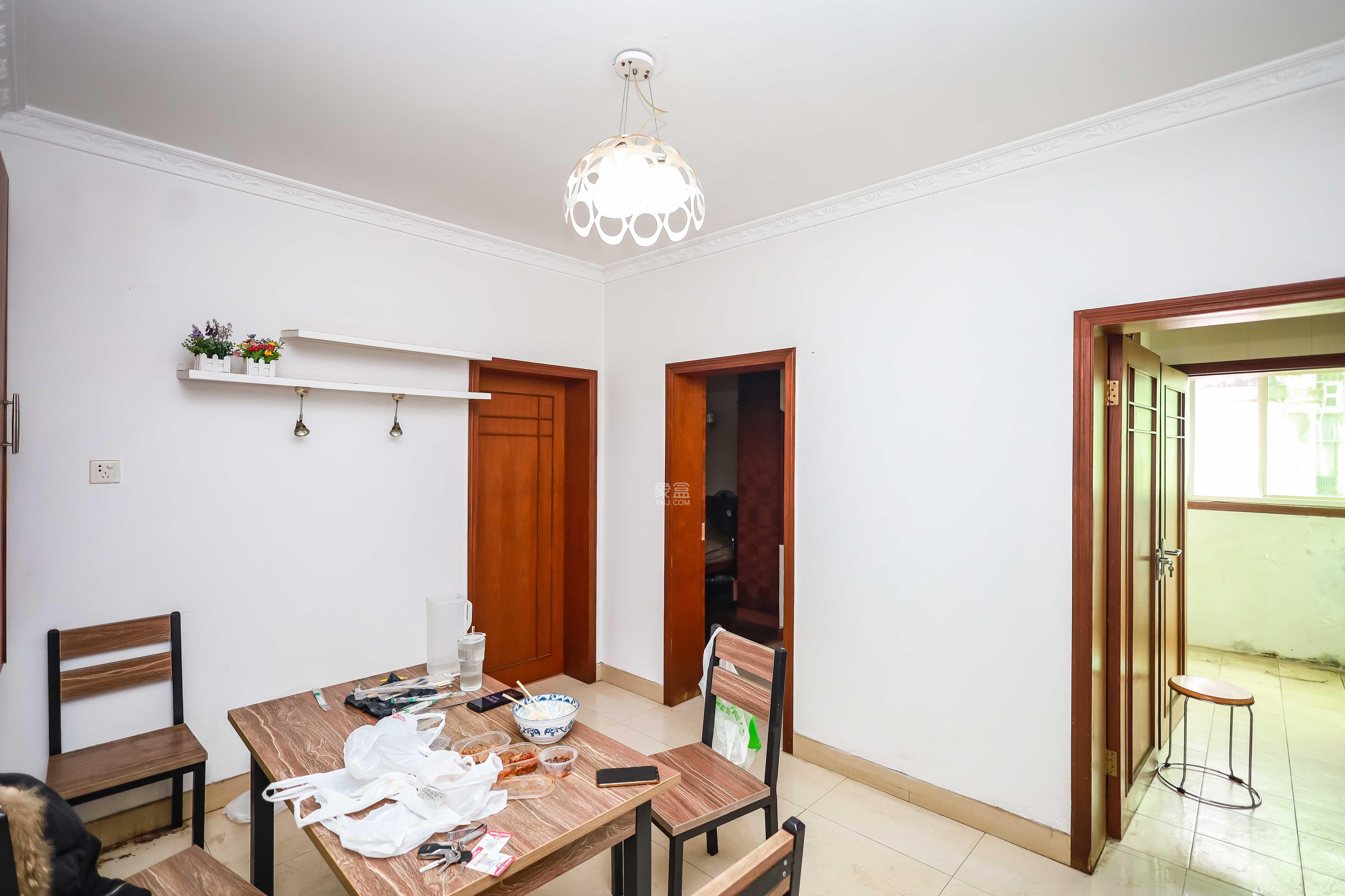 咸嘉新村嘉旺苑 5室3厅3卫 98.0万 咸嘉新村嘉旺苑 5室3厅3卫 98.0万客厅