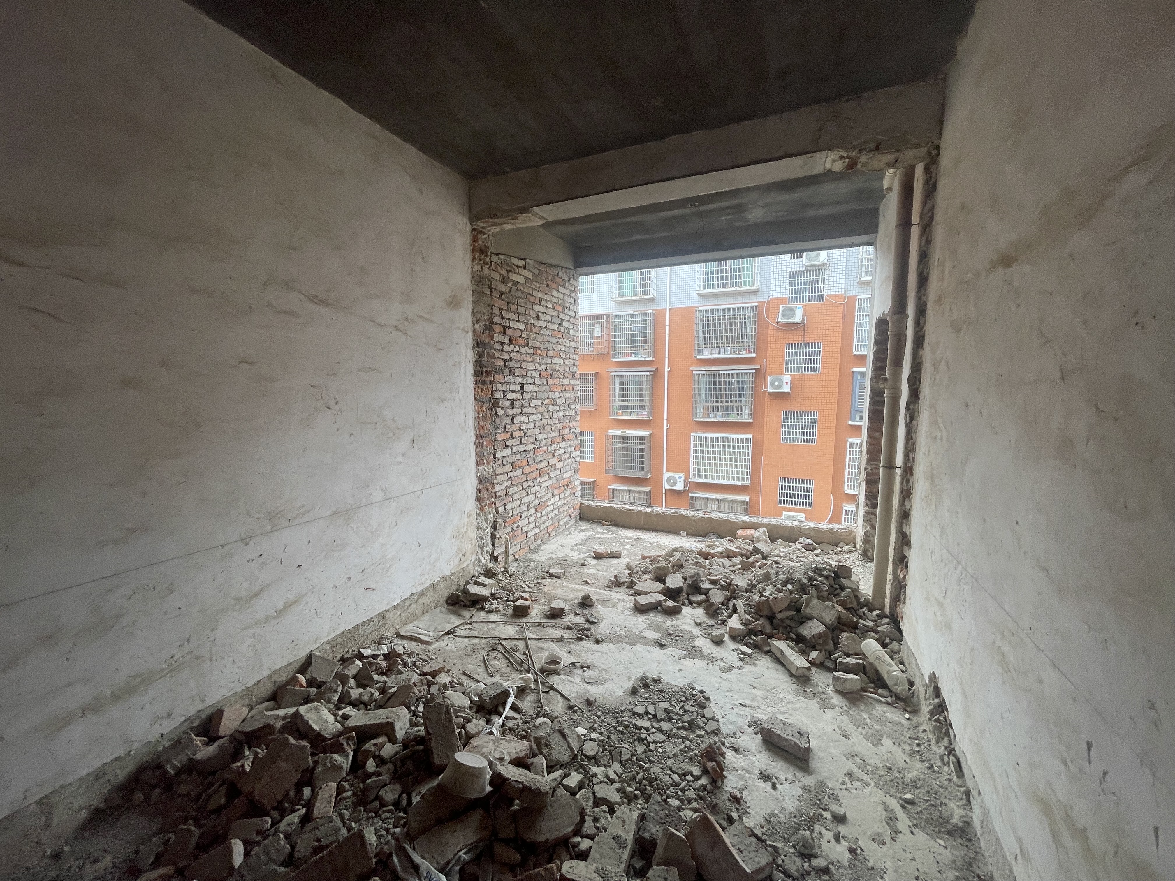 娄底市民政局 5室2厅2卫 74.8万 娄底市民政局 5室2厅2卫 74.8万客厅