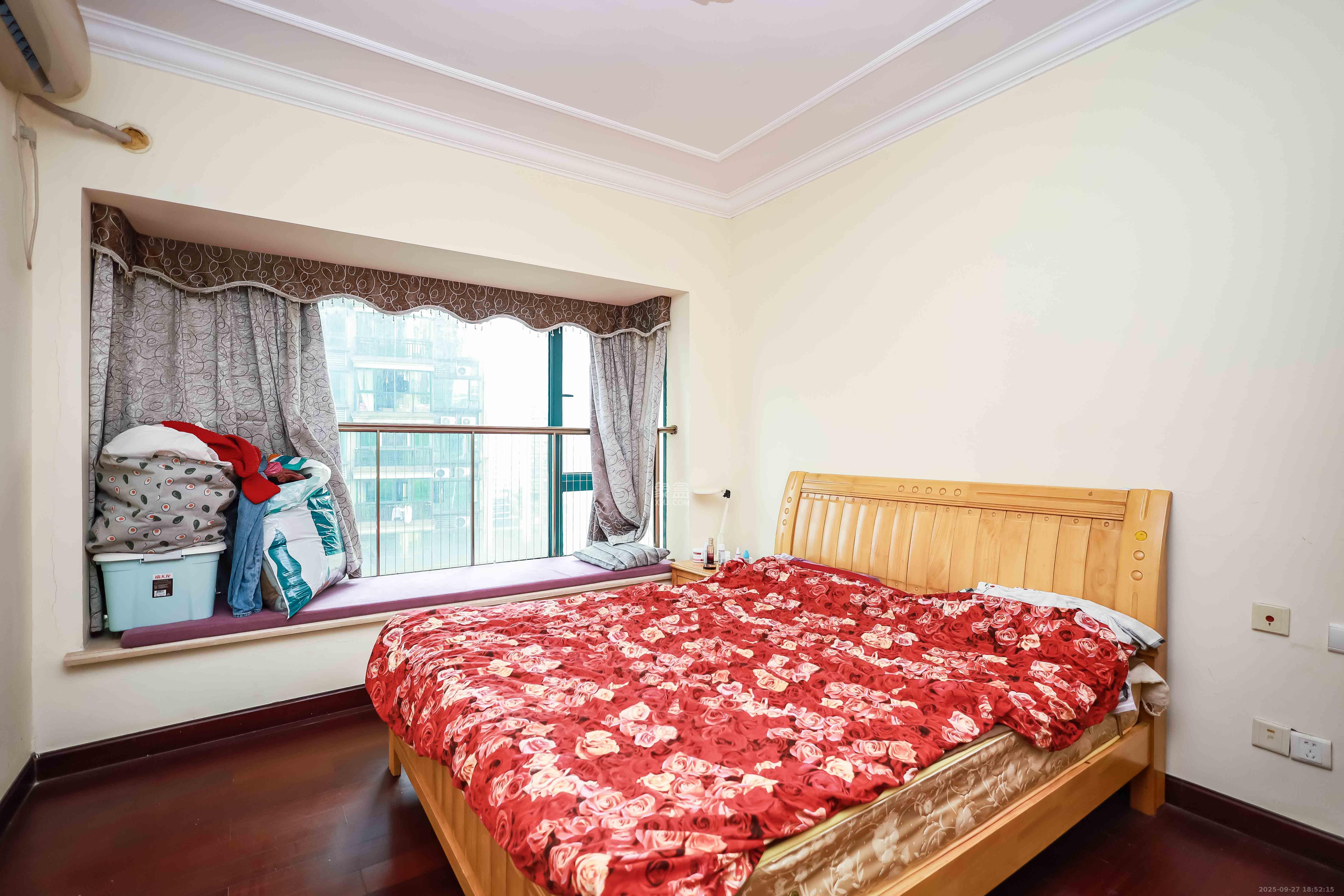 恒大华府 2室2厅1卫 120.0万 恒大华府 2室2厅1卫 120.0万卧室