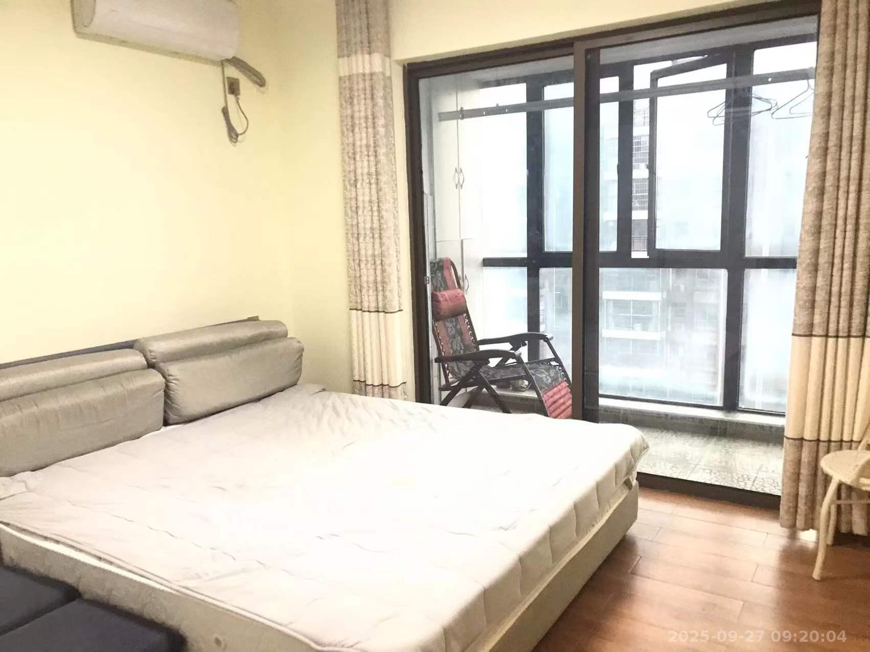 新长海广场  3室2厅1卫    2000.0元/月室内图