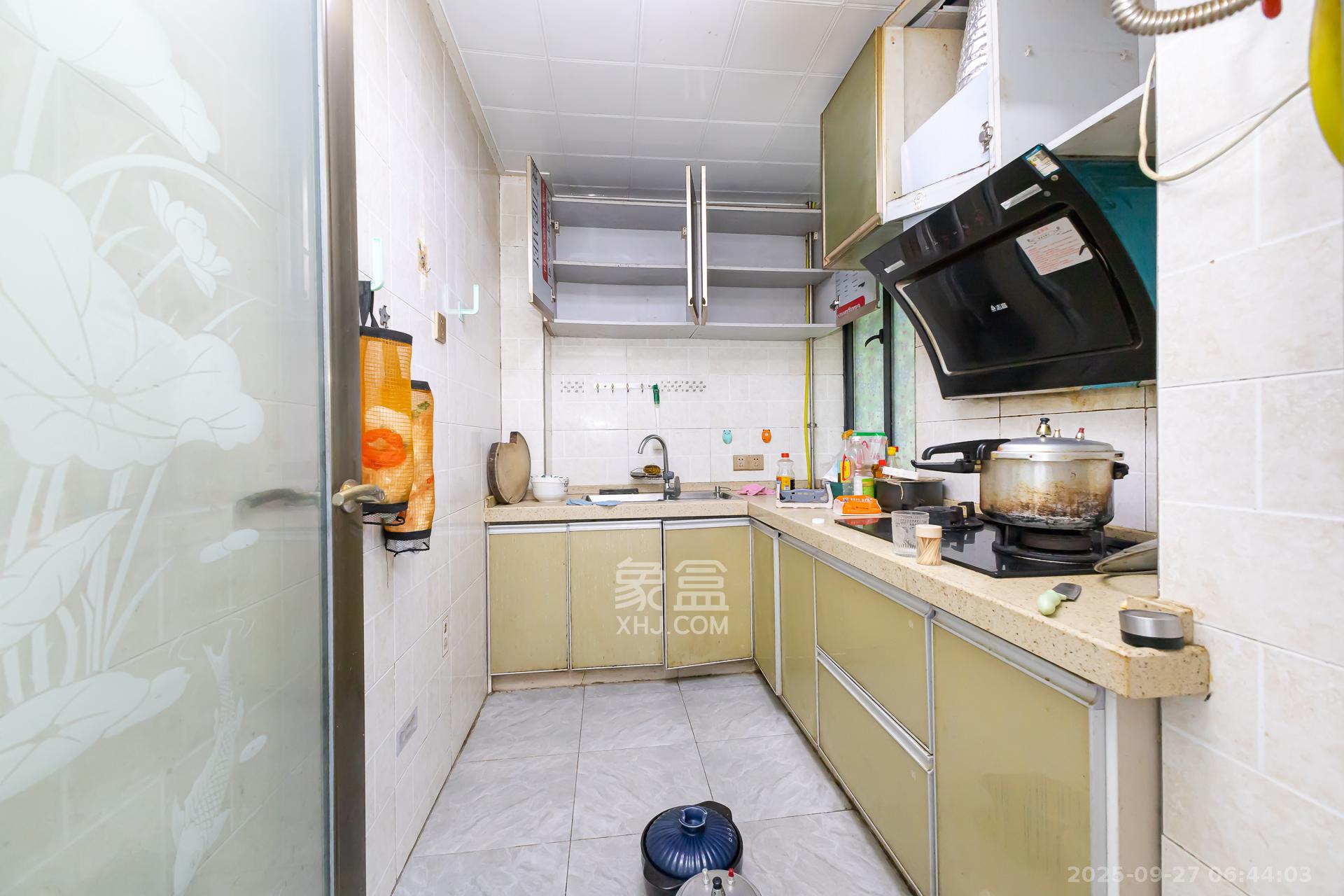 浩龙音乐界  3室2厅2卫    52.0万 浩龙音乐界  3室2厅2卫    52.0万厨房