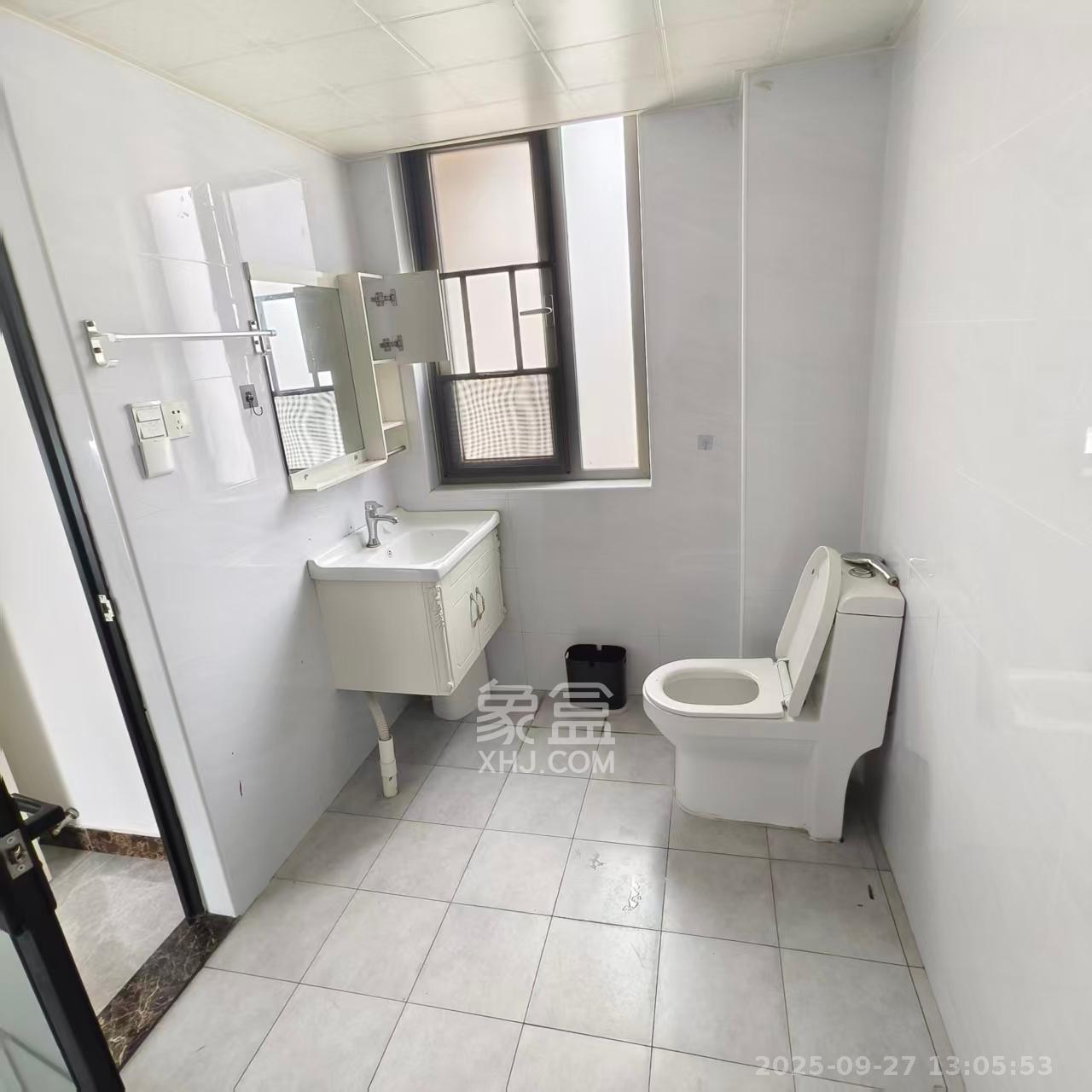 怡海星城 3室1厅2卫 2200.0元/月 怡海星城 3室1厅2卫 2200.0元/月室内图