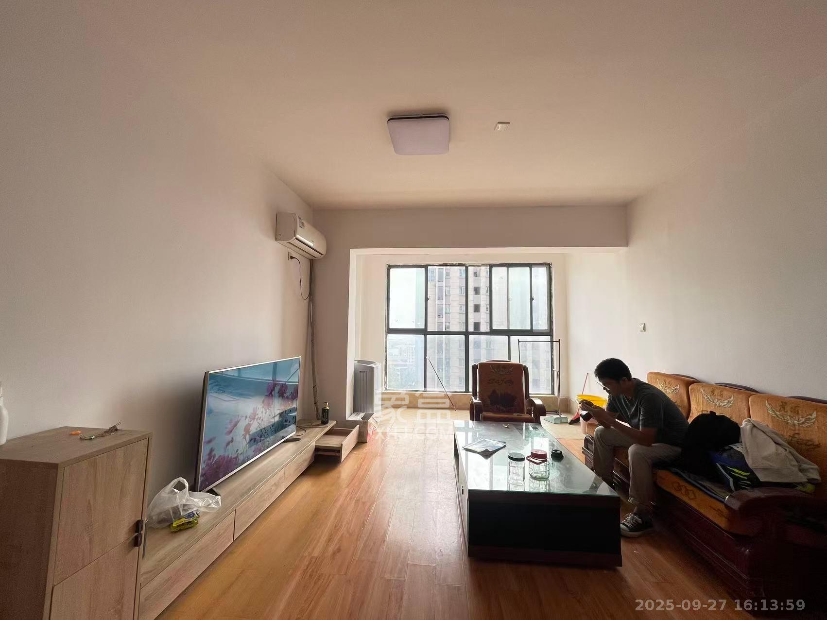 潇湘奥林匹克花园  3室2厅1卫    2500.0元/月室内图1