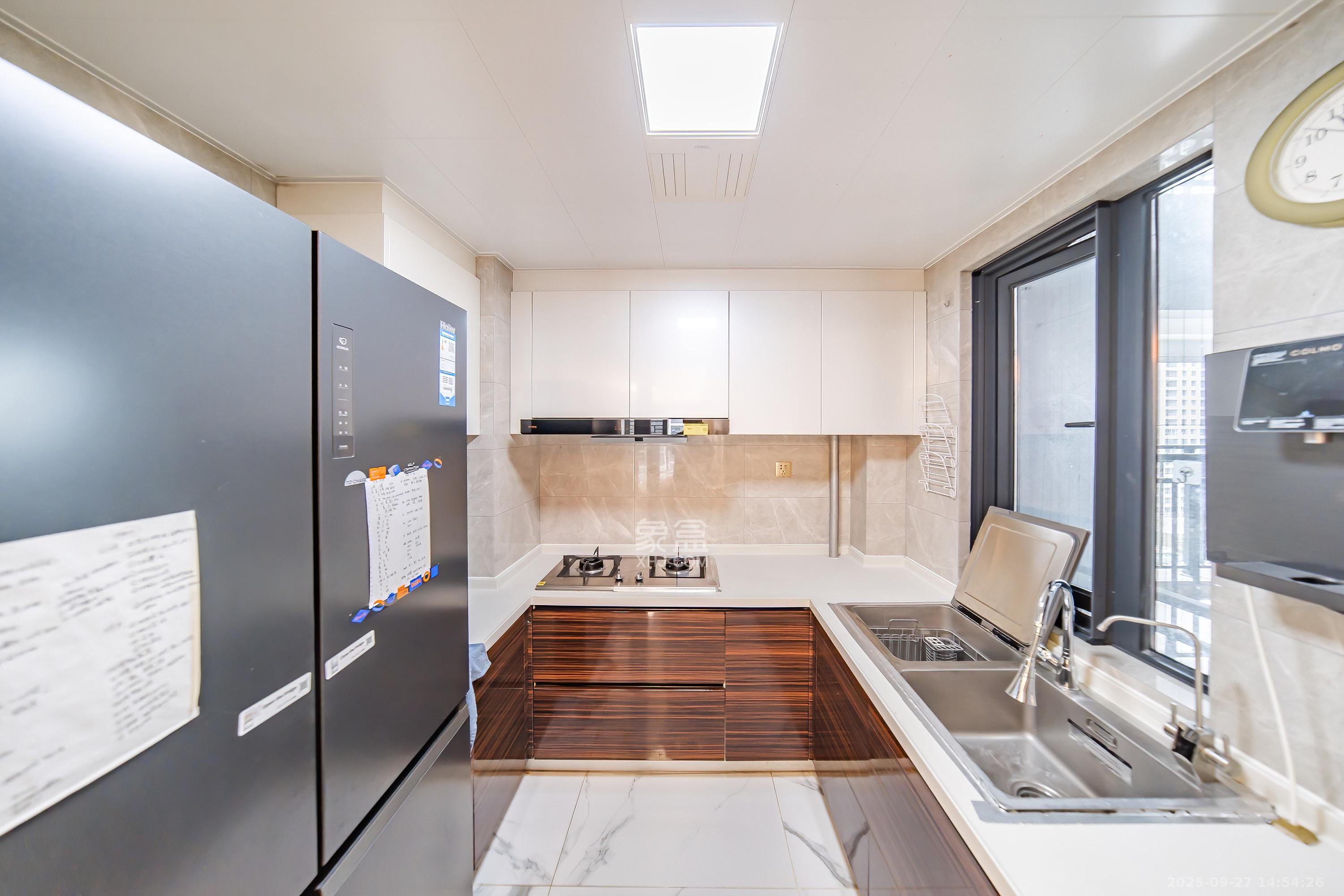 中海阅麓山一期 3室2厅2卫 135.8万 中海阅麓山一期 3室2厅2卫 135.8万厨房