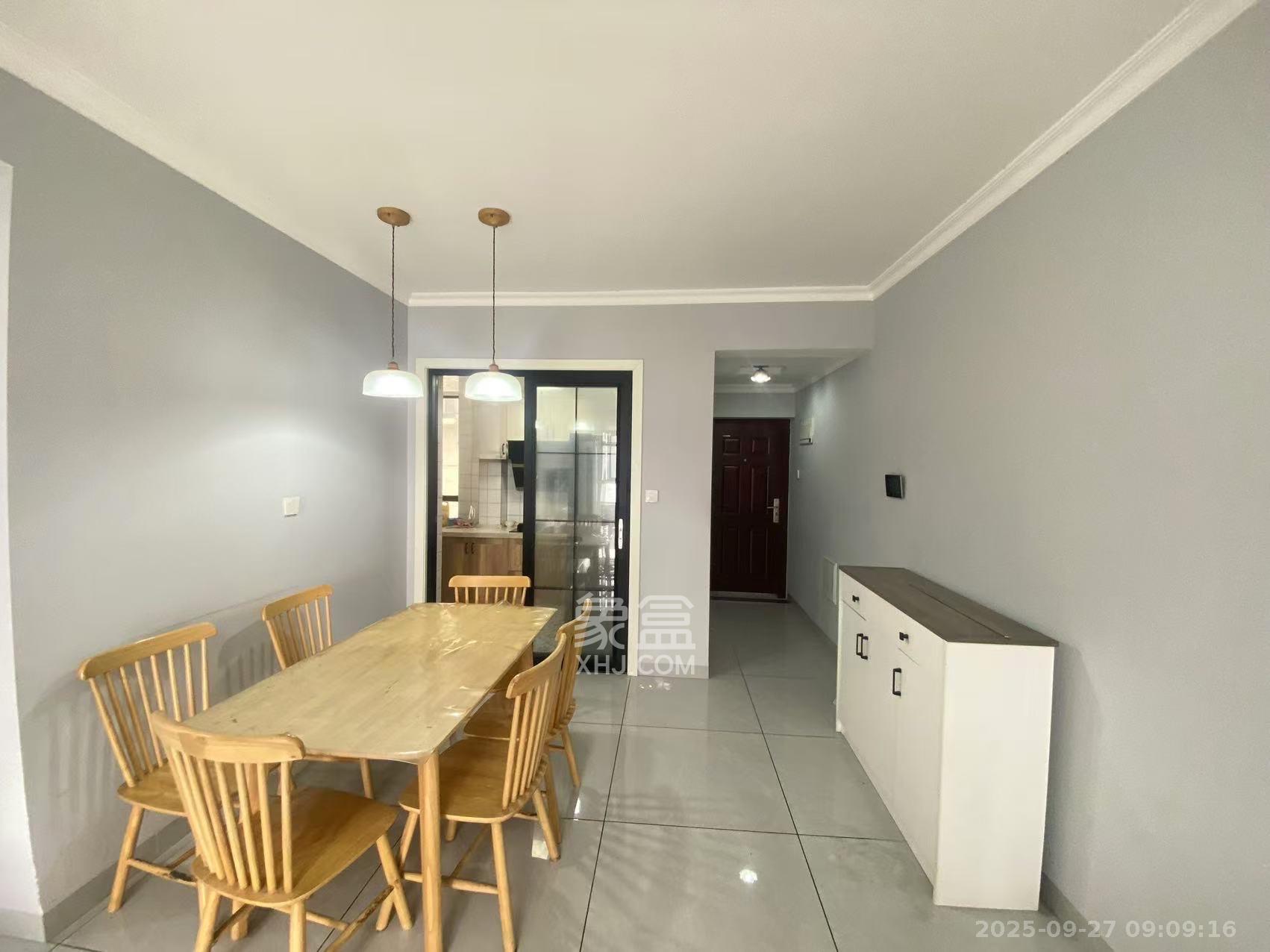 山语城三期 3室2厅2卫 2000.0元/月 山语城三期 3室2厅2卫 2000.0元/月室内图