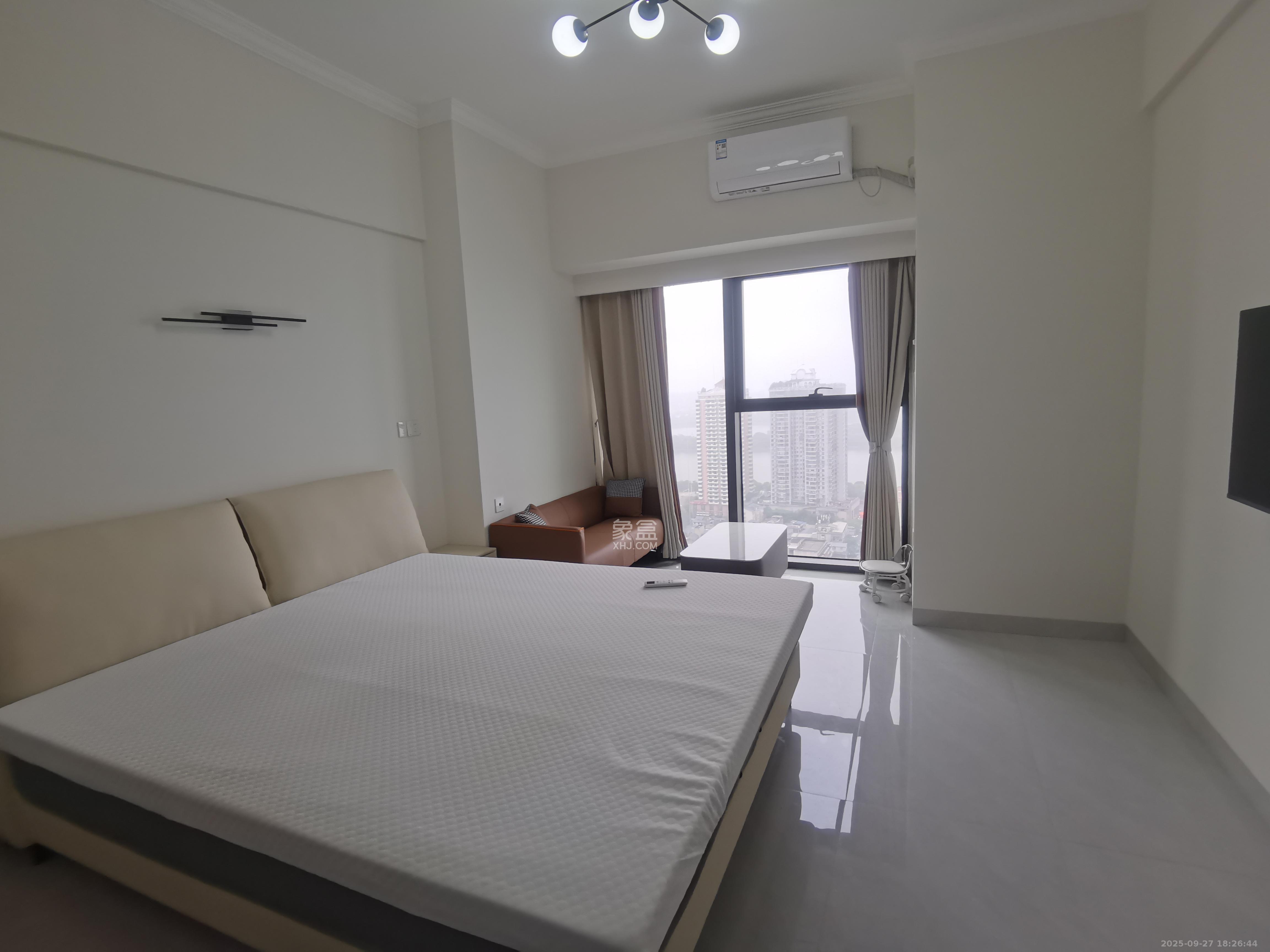 华润置地中心  1室1厅1卫    1800.0元/月 华润置地中心  1室1厅1卫    1800.0元/月室内图