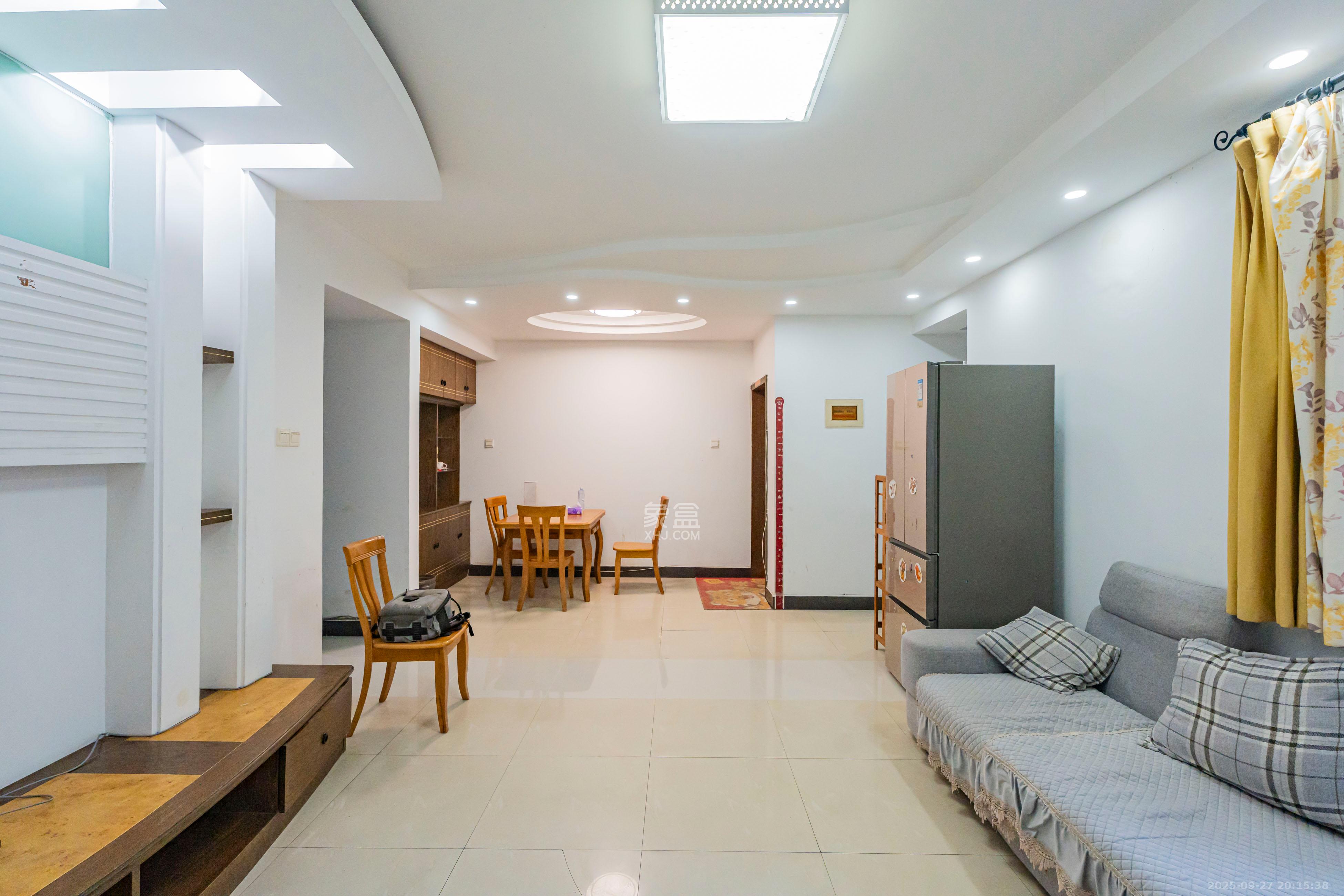 四方小区 2室2厅1卫 50.0万 四方小区 2室2厅1卫 50.0万客厅