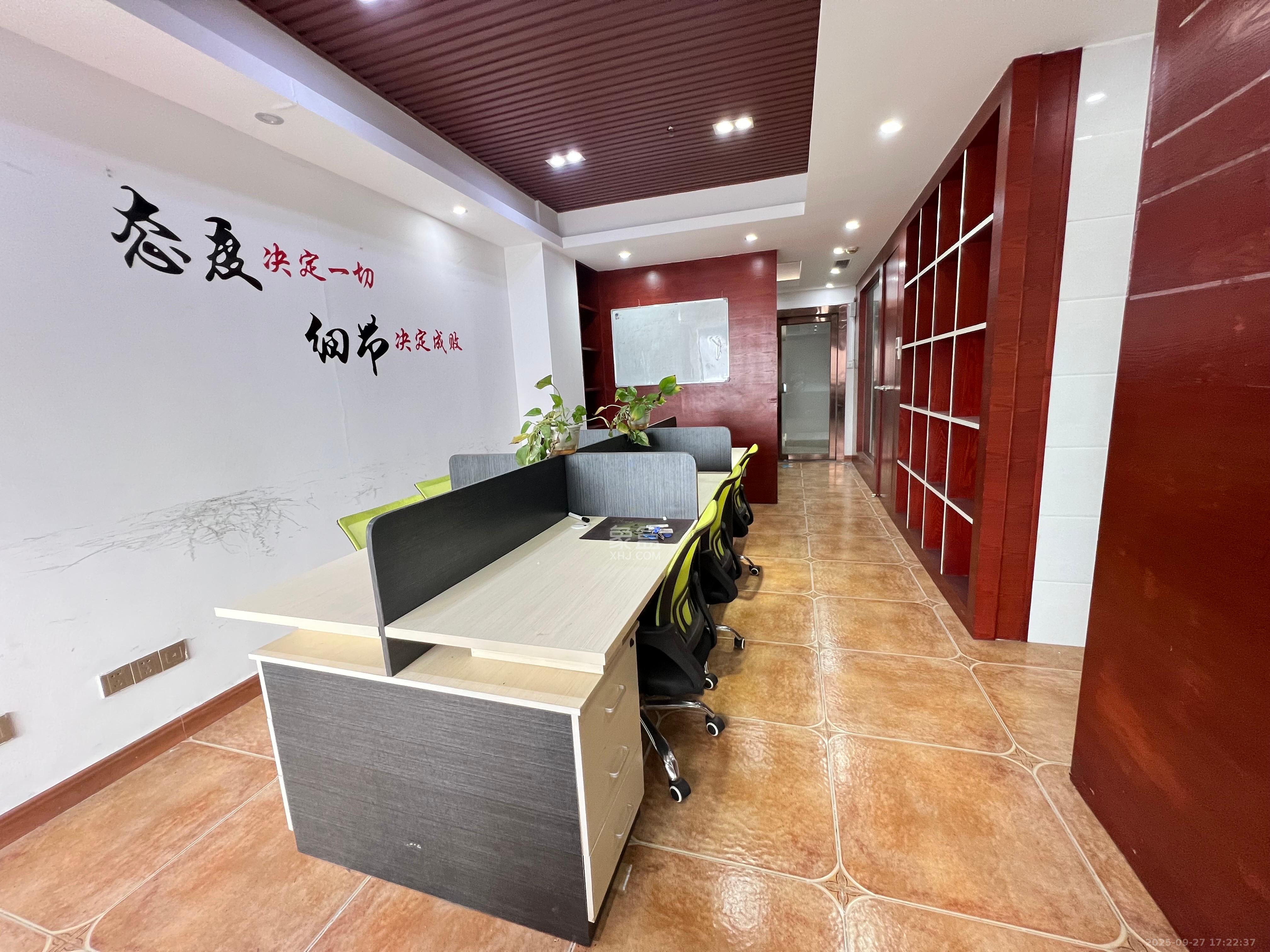 长房中庭国际（东郡华蓉广场）  1室2厅1卫   3600.00元/月室内图