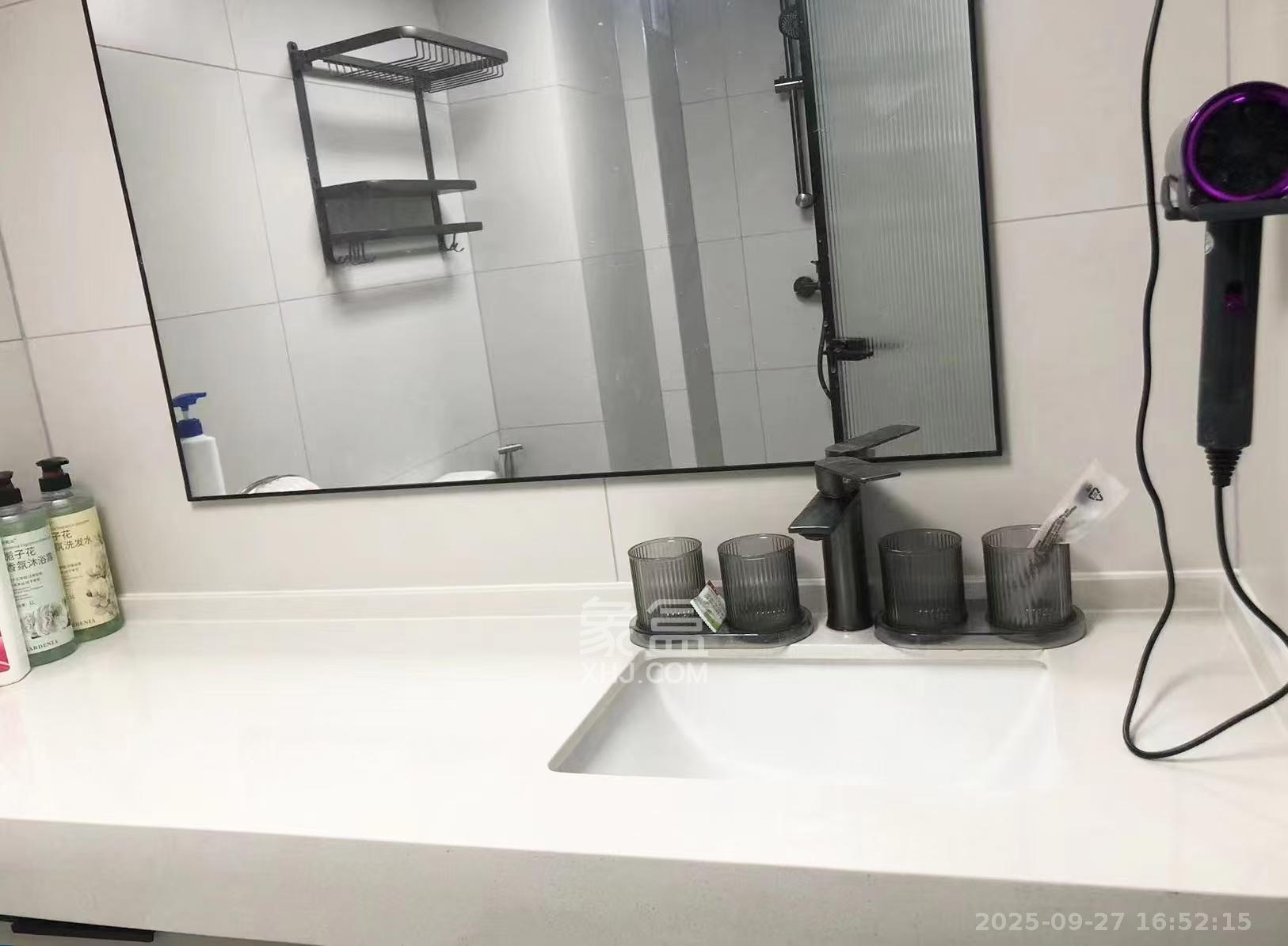 卓越中寰 2室1厅1卫 2600.0元/月 卓越中寰 2室1厅1卫 2600.0元/月室内图