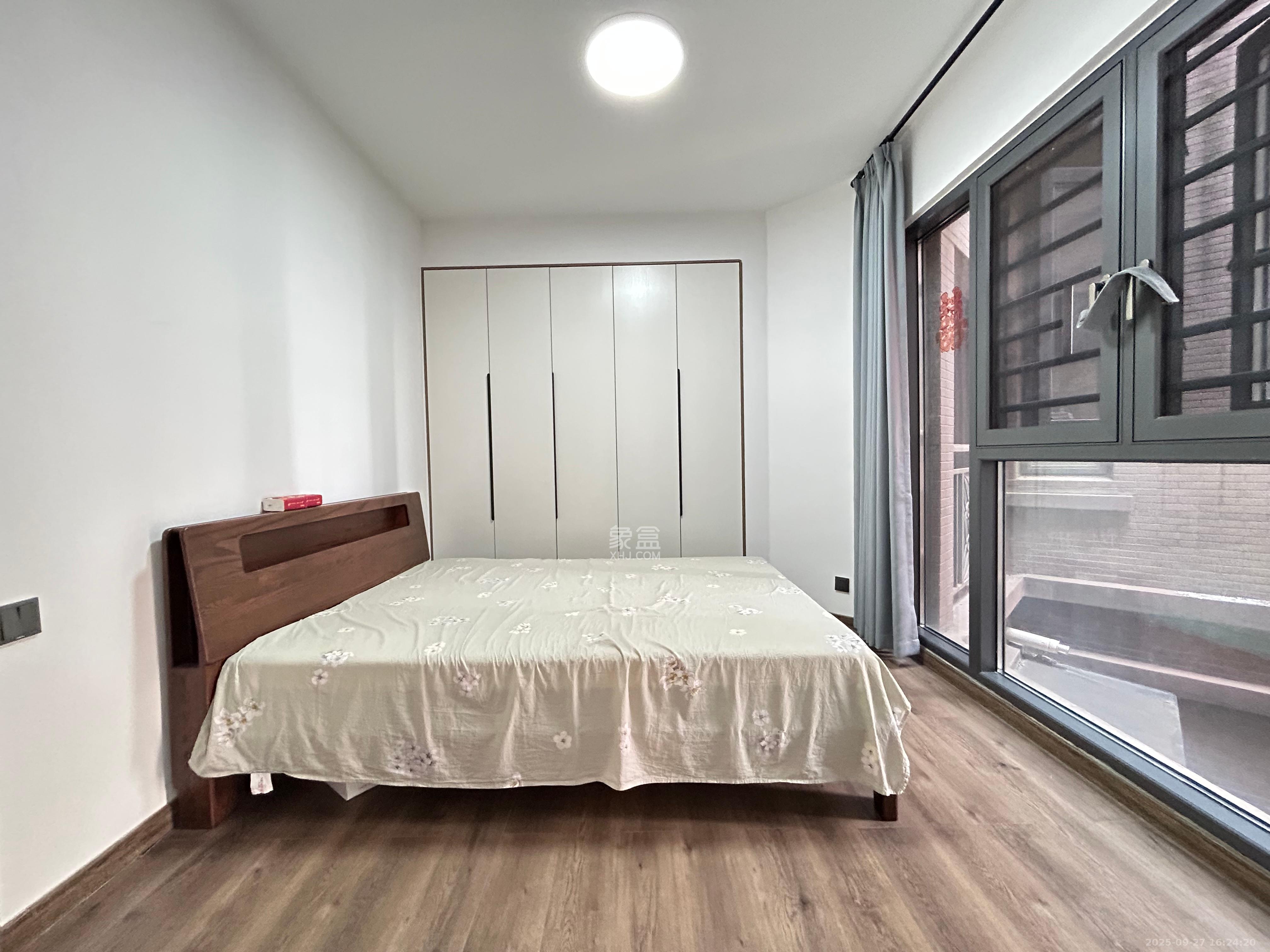 山水誉峰  3室2厅2卫    3800.0元/月室内图