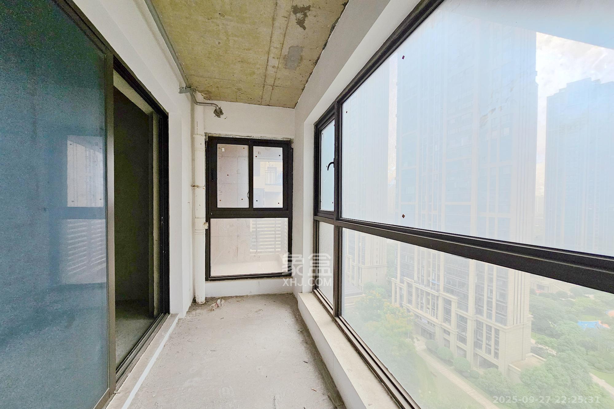 明昇壹城(明昇时代广场)二期 4室2厅2卫 300.0万 明昇壹城(明昇时代广场)二期 4室2厅2卫 300.0万阳台