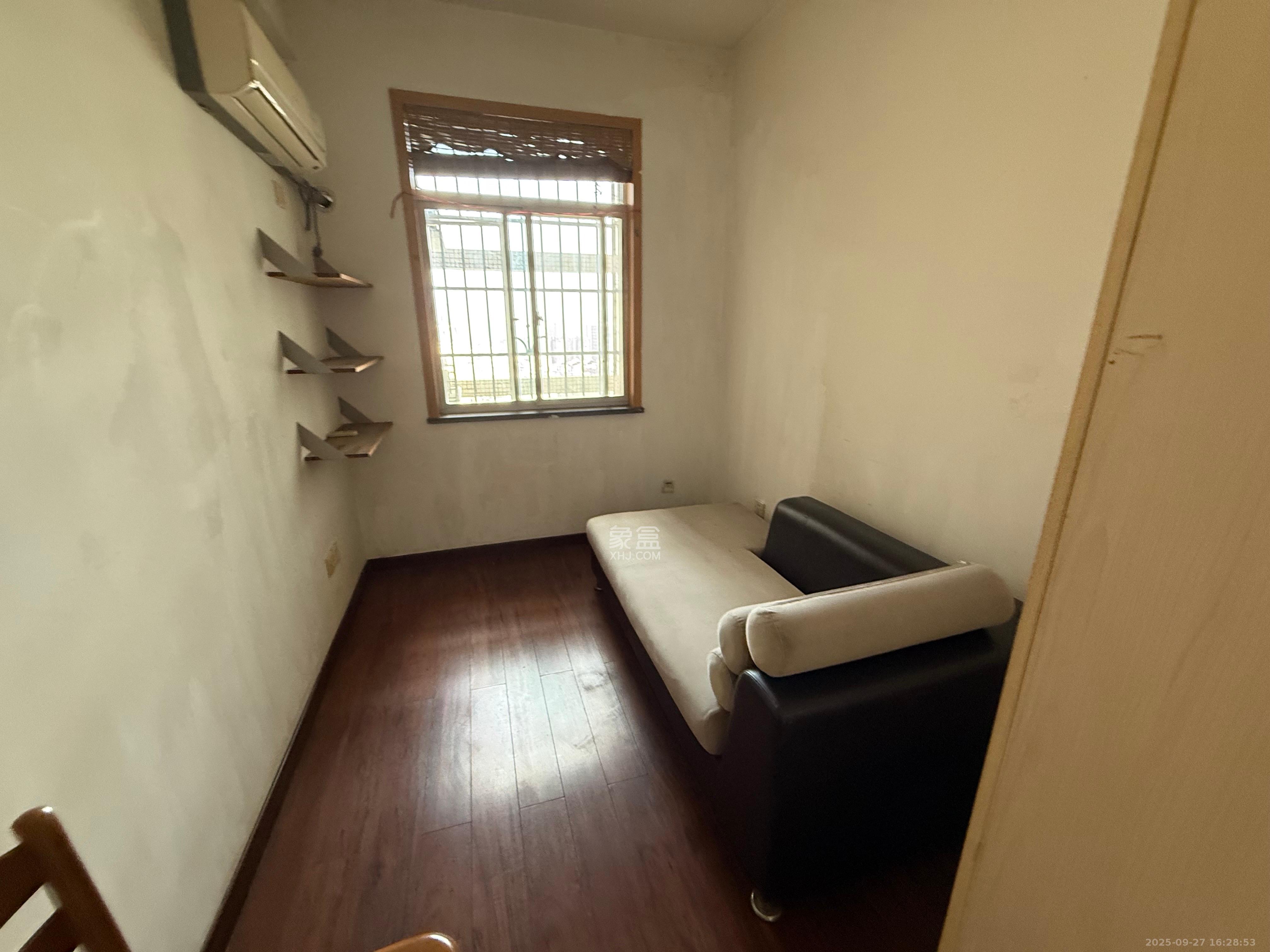 东方新世界  2室2厅1卫    1900.0元/月室内图