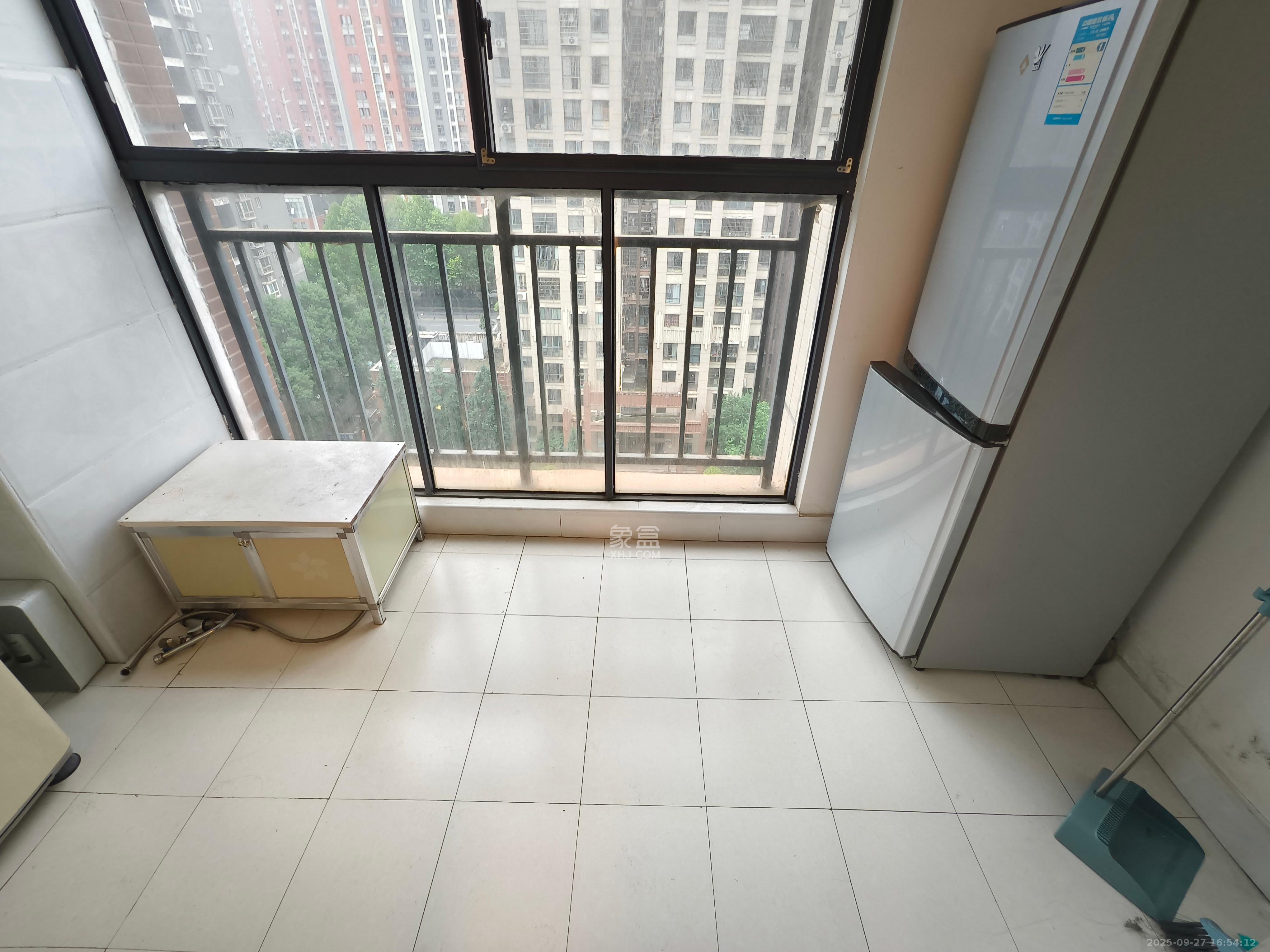 印山蓝色海岸 3室2厅1卫 1900.0元/月 印山蓝色海岸 3室2厅1卫 1900.0元/月室内图