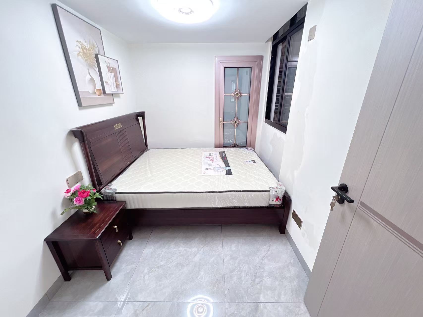 欣安花园  1室0厅0卫    103.0万客厅