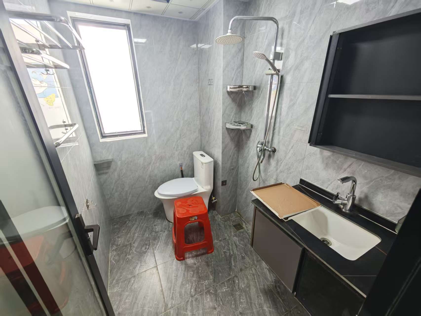 翡翠水城（住宅）  4室2厅2卫    2500.0元/月室内图