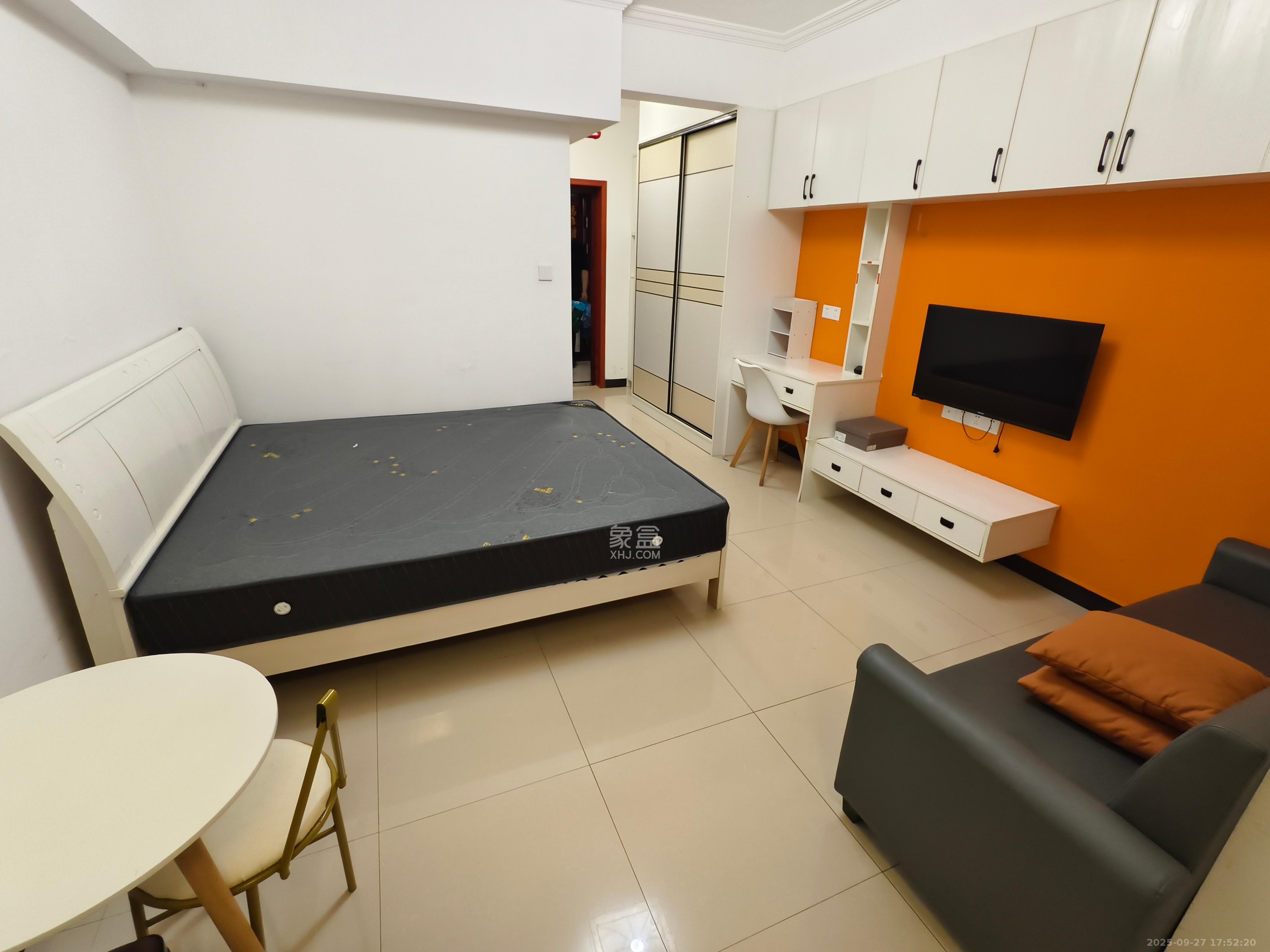 圭塘三小区 1室1厅1卫 1600.0元/月 圭塘三小区 1室1厅1卫 1600.0元/月室内图