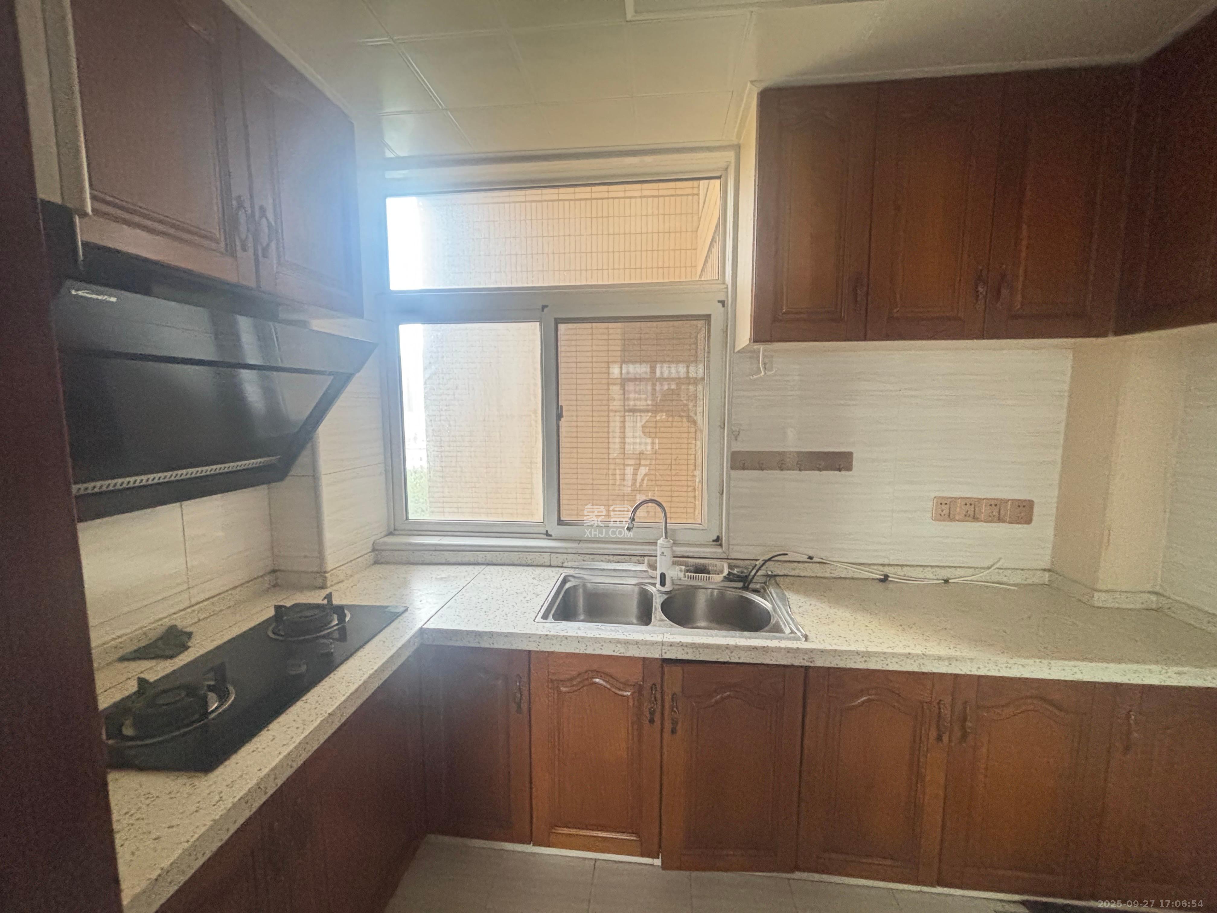 丰园城（鄱阳小区二期）  3室2厅2卫    2100.0元/月室内图