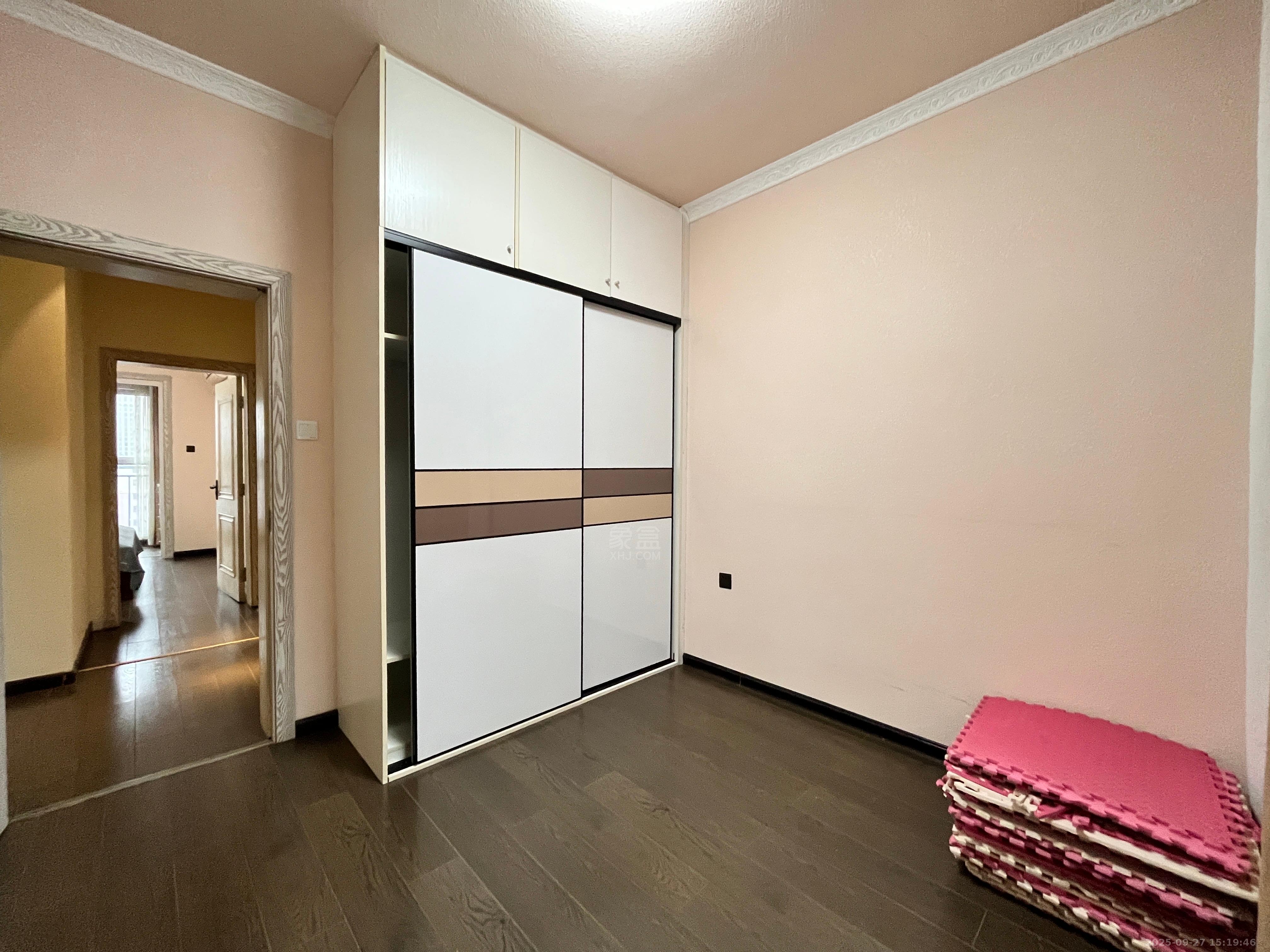 颐景园 3室2厅2卫 1700.0元/月 颐景园 3室2厅2卫 1700.0元/月室内图