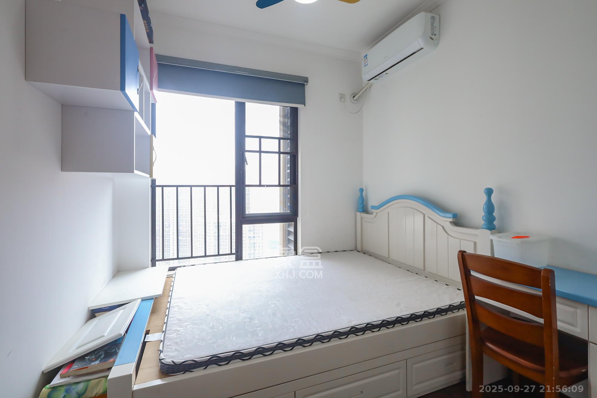 万科里金域国际  3室2厅2卫    160.0万卧室