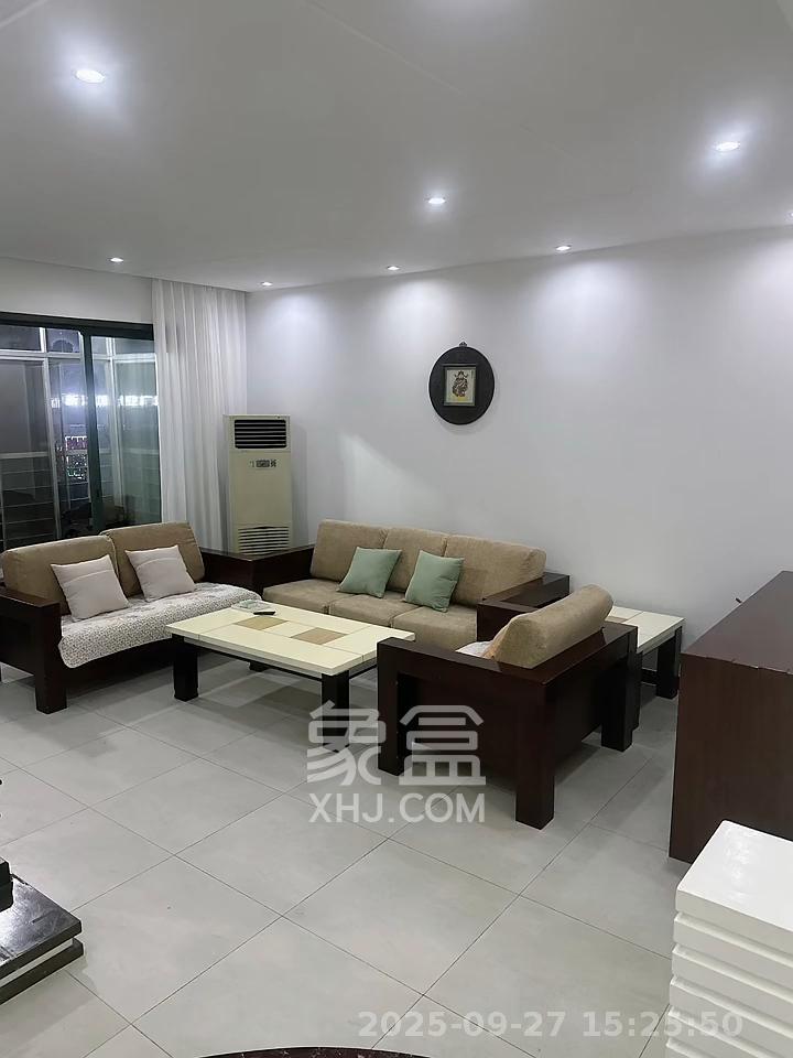 亚华香舍花都 3室2厅2卫 3800.0元/月 亚华香舍花都 3室2厅2卫 3800.0元/月室内图