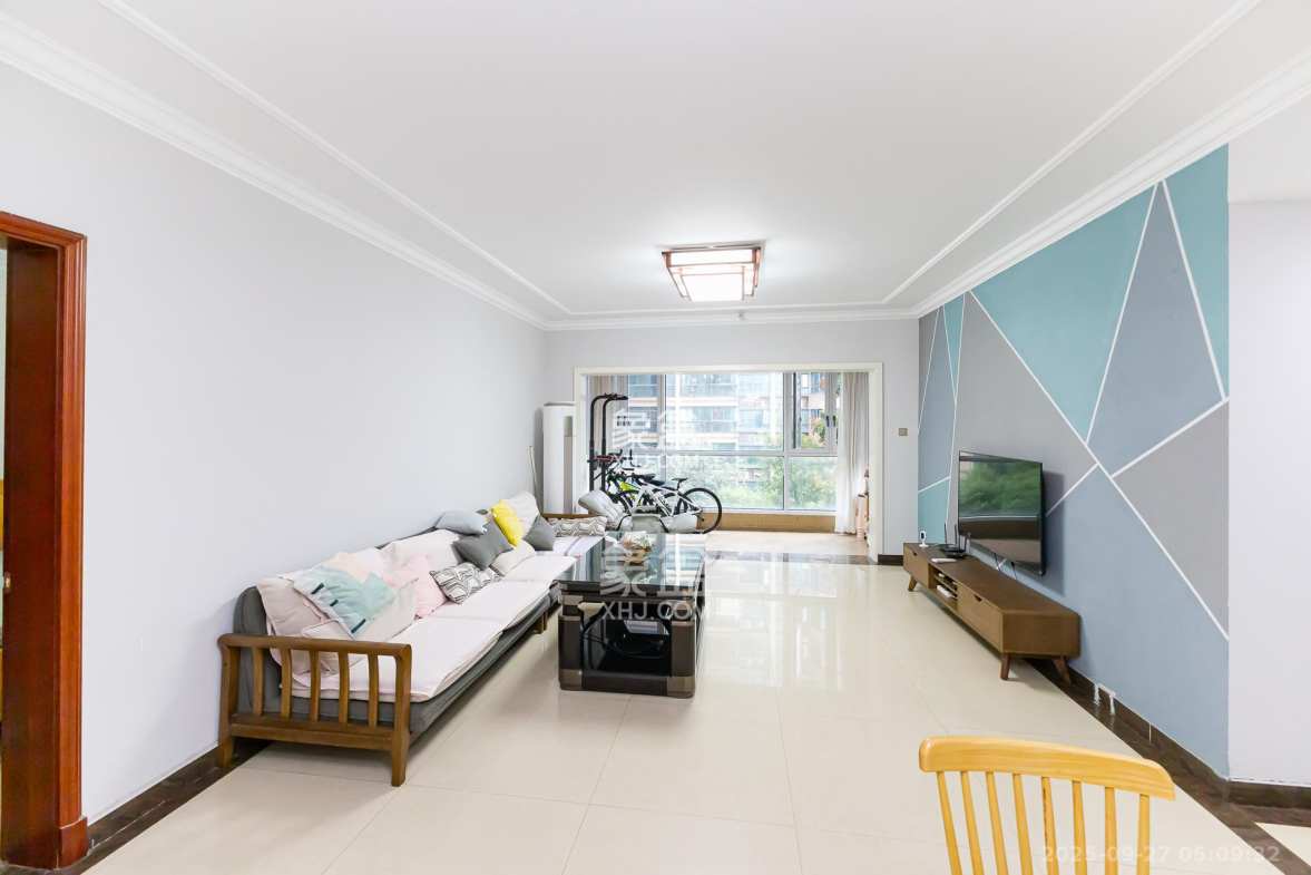 恒大名都 4室2厅2卫 78.8万 恒大名都 4室2厅2卫 78.8万客厅