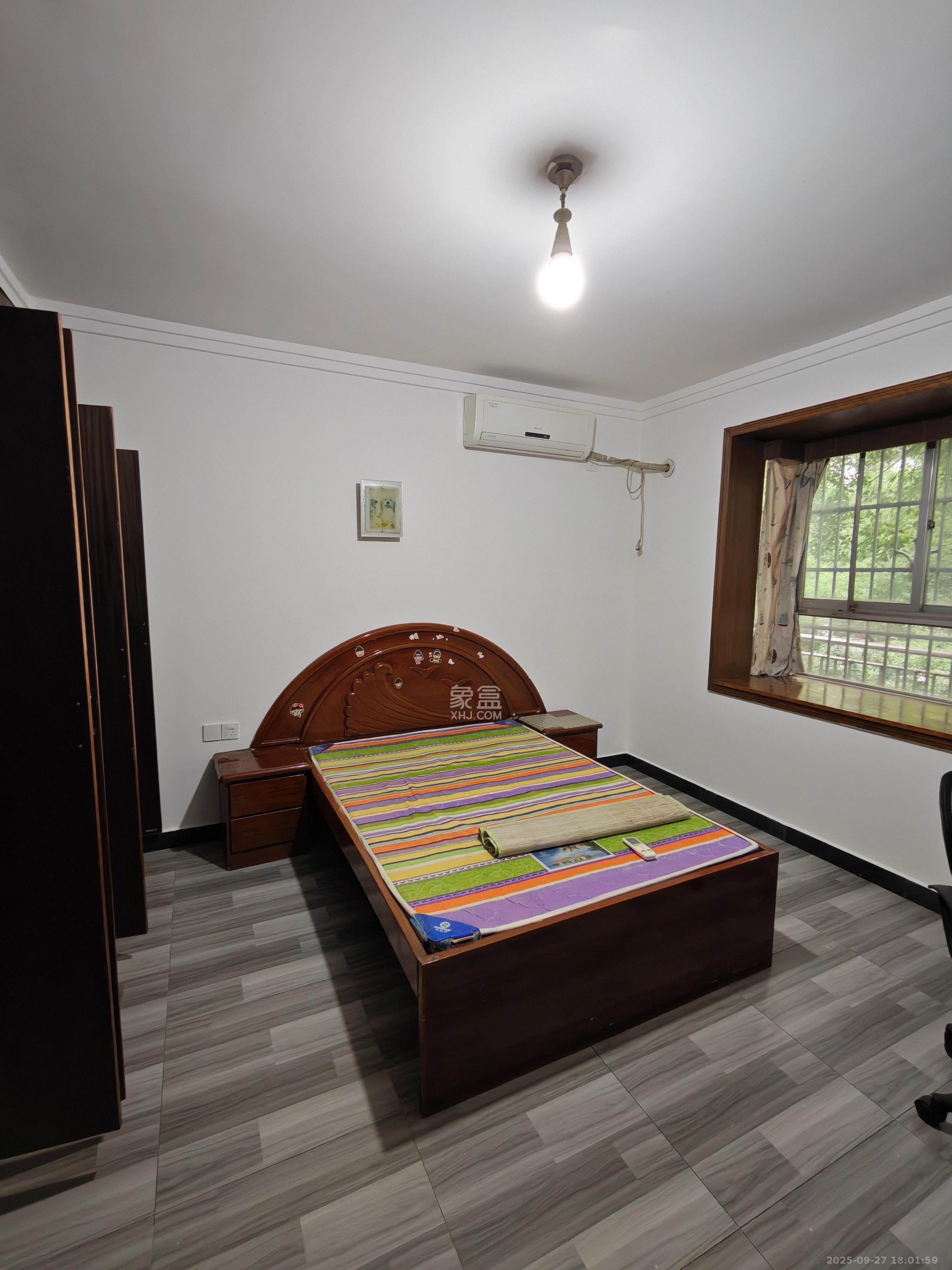 莲湖汽车饰品城(莲湖公寓) 2室2厅1卫 1800.0元/月 莲湖汽车饰品城(莲湖公寓) 2室2厅1卫 1800.0元/月室内图