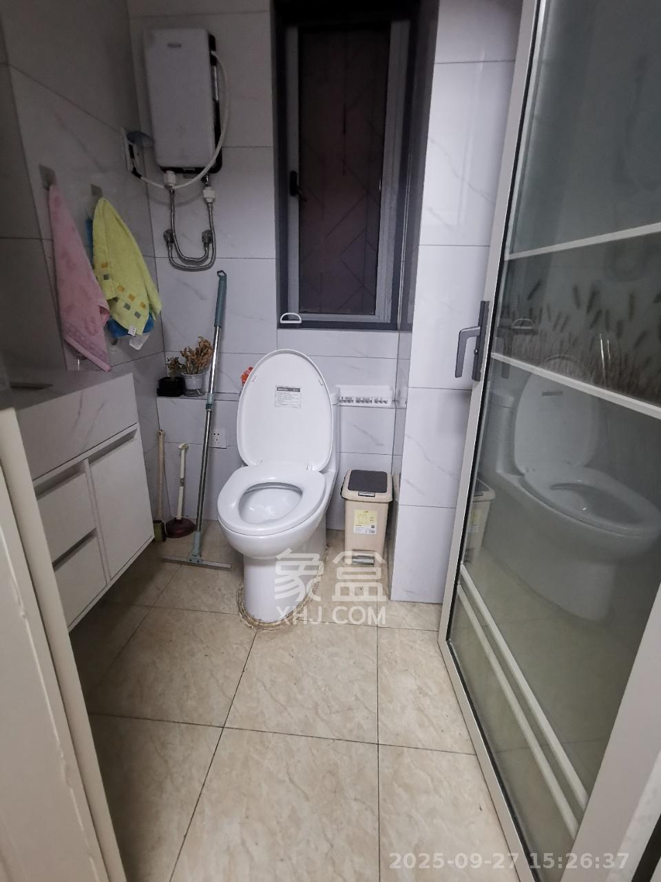 长房东旭国际  1室1厅1卫    1200.0元/月室内图