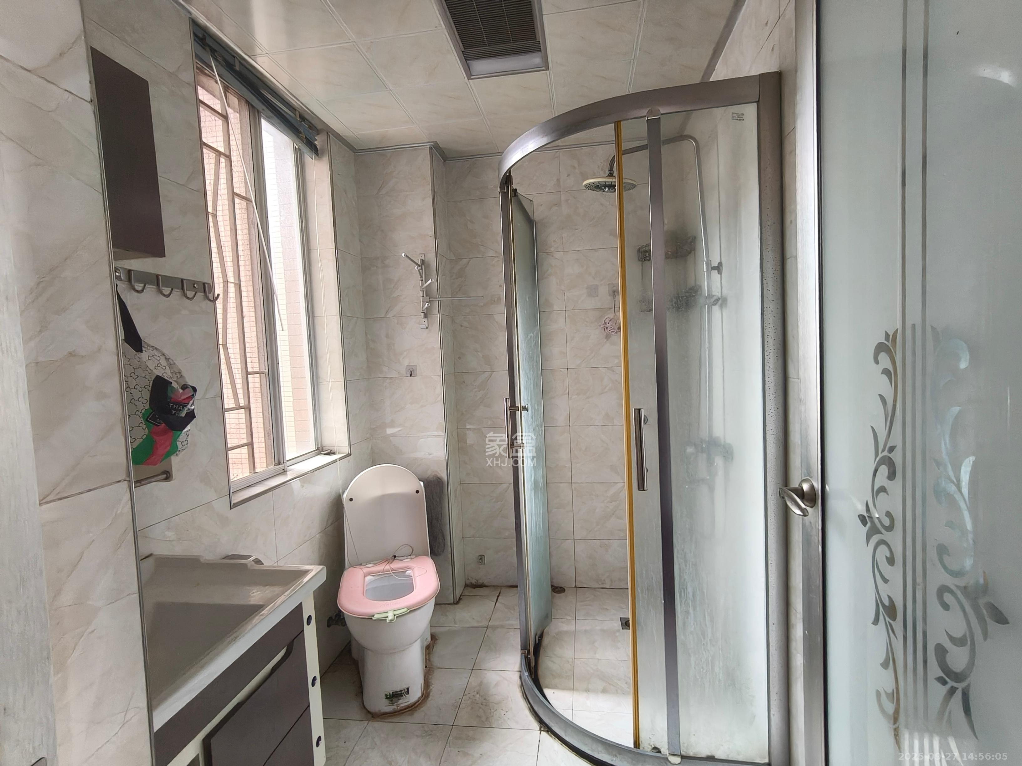 恒广国际景园一二区 1室2厅2卫 2100.0元/月 恒广国际景园一二区 1室2厅2卫 2100.0元/月室内图