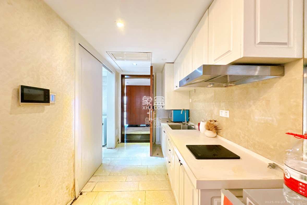 泊富公寓(泊富国际广场) 1室1厅1卫 2600.0元/月 泊富公寓(泊富国际广场) 1室1厅1卫 2600.0元/月室内图