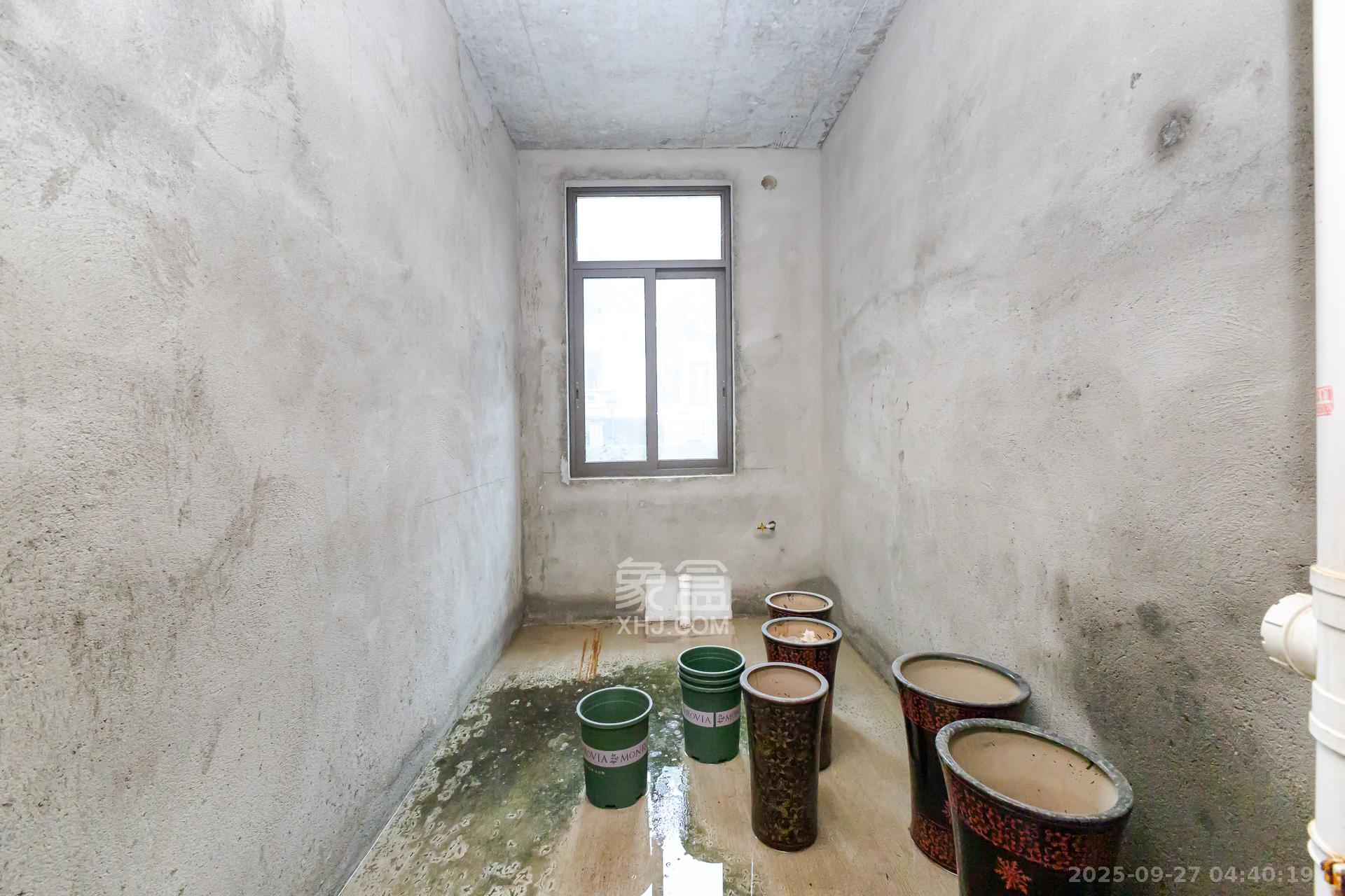 龙湖璟宸原著（龙湖紫宸）  5室2厅4卫    290.0万厨房