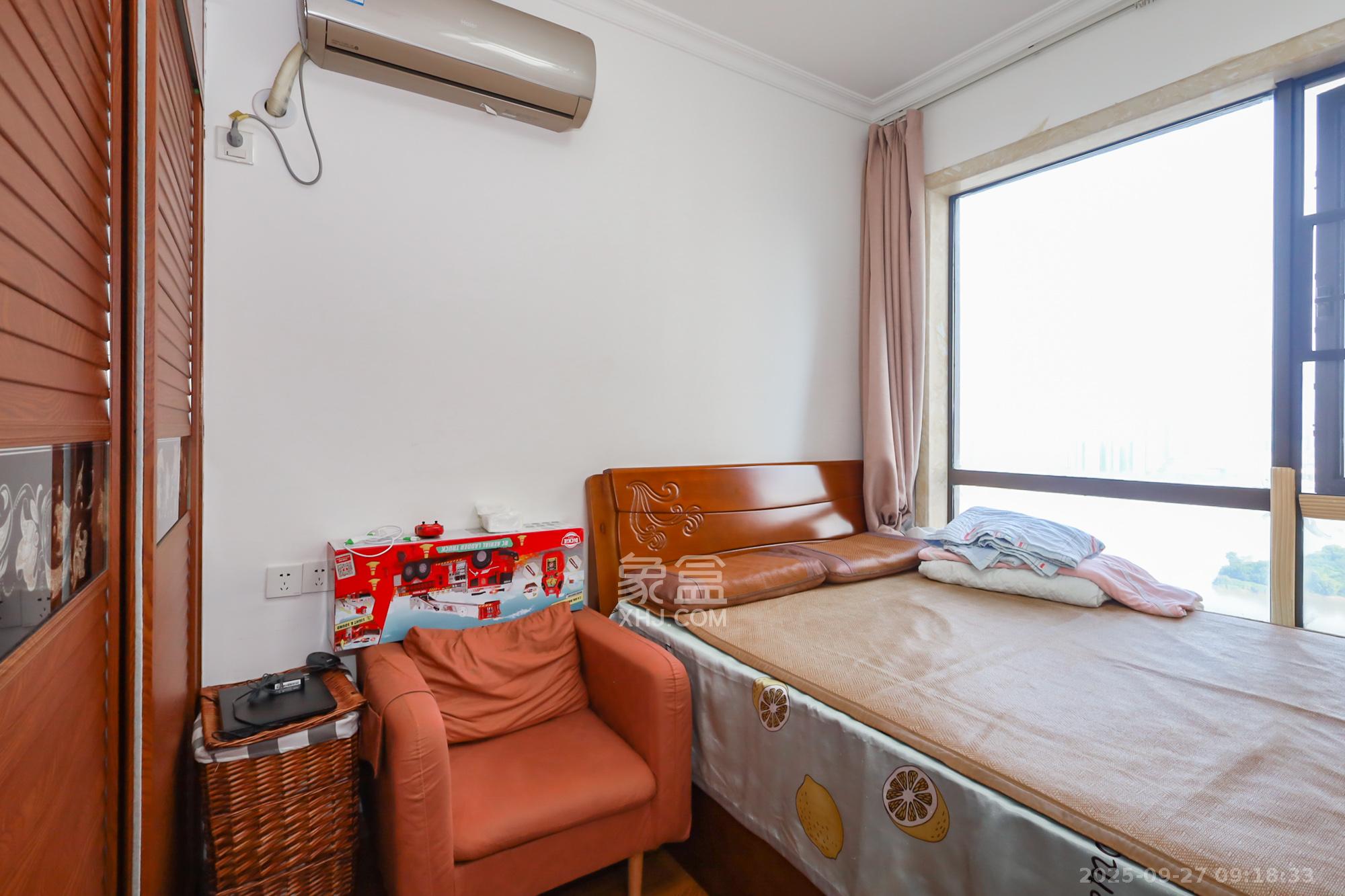 世茂外滩里（世茂铂翠湾三期）  3室2厅1卫    3980.0元/月室内图