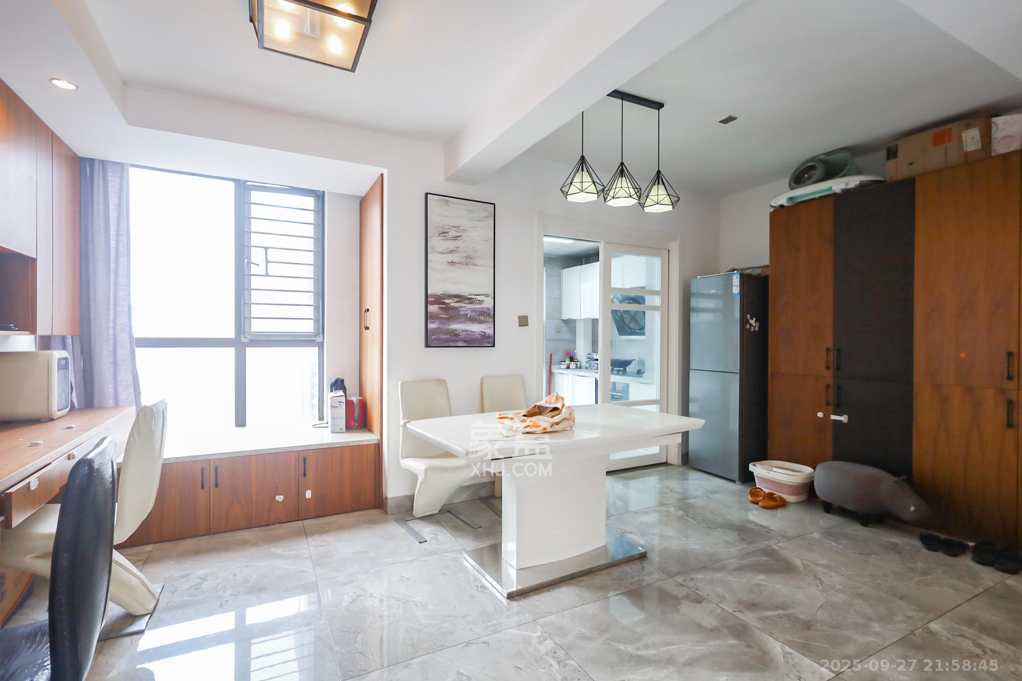 世茂外滩里(世茂铂翠湾三期) 4室2厅2卫 242.0万 世茂外滩里(世茂铂翠湾三期) 4室2厅2卫 242.0万其他