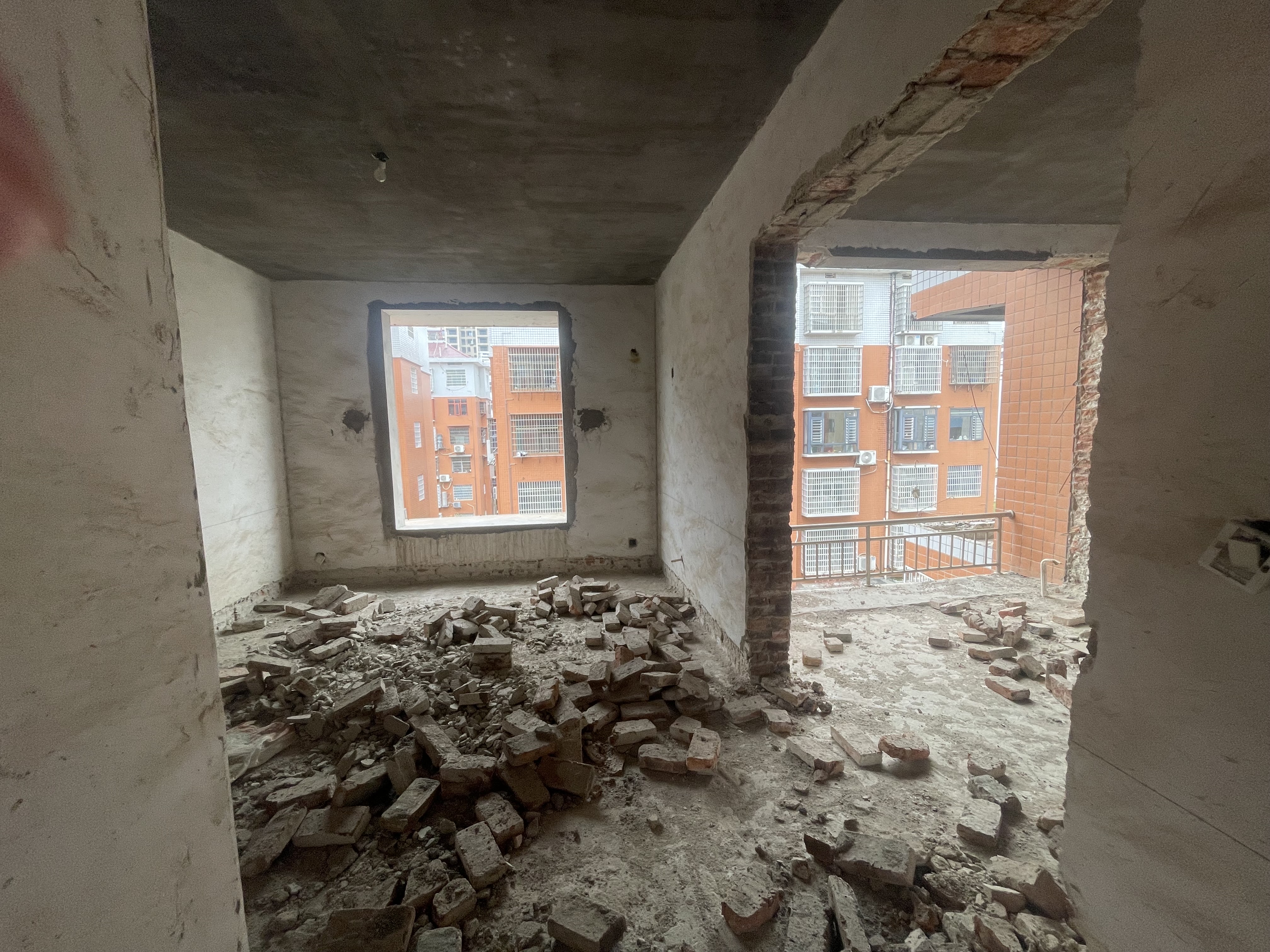 娄底市民政局 5室2厅2卫 74.8万 娄底市民政局 5室2厅2卫 74.8万客厅