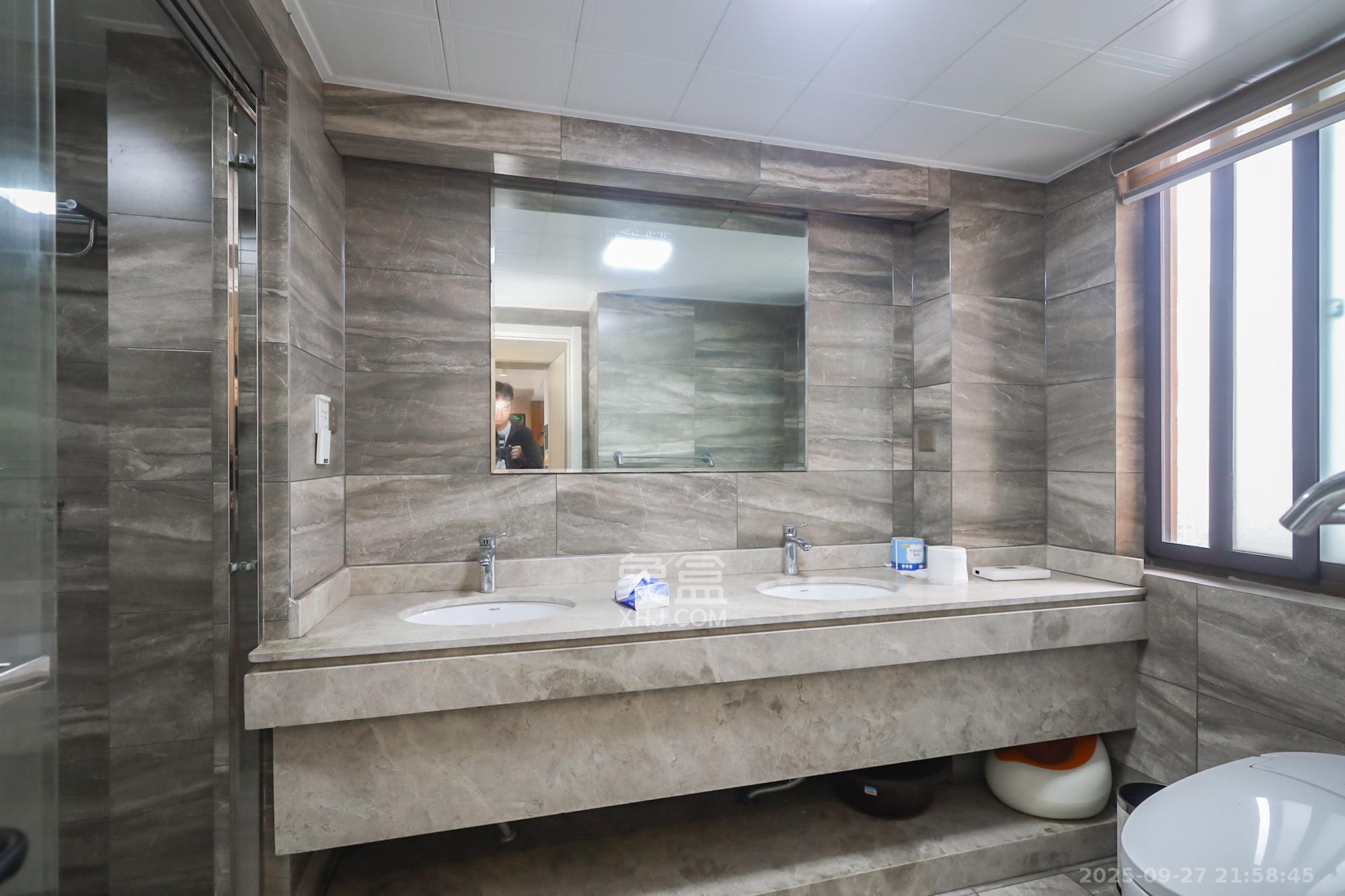 世茂外滩里(世茂铂翠湾三期) 4室2厅2卫 242.0万 世茂外滩里(世茂铂翠湾三期) 4室2厅2卫 242.0万卫生间