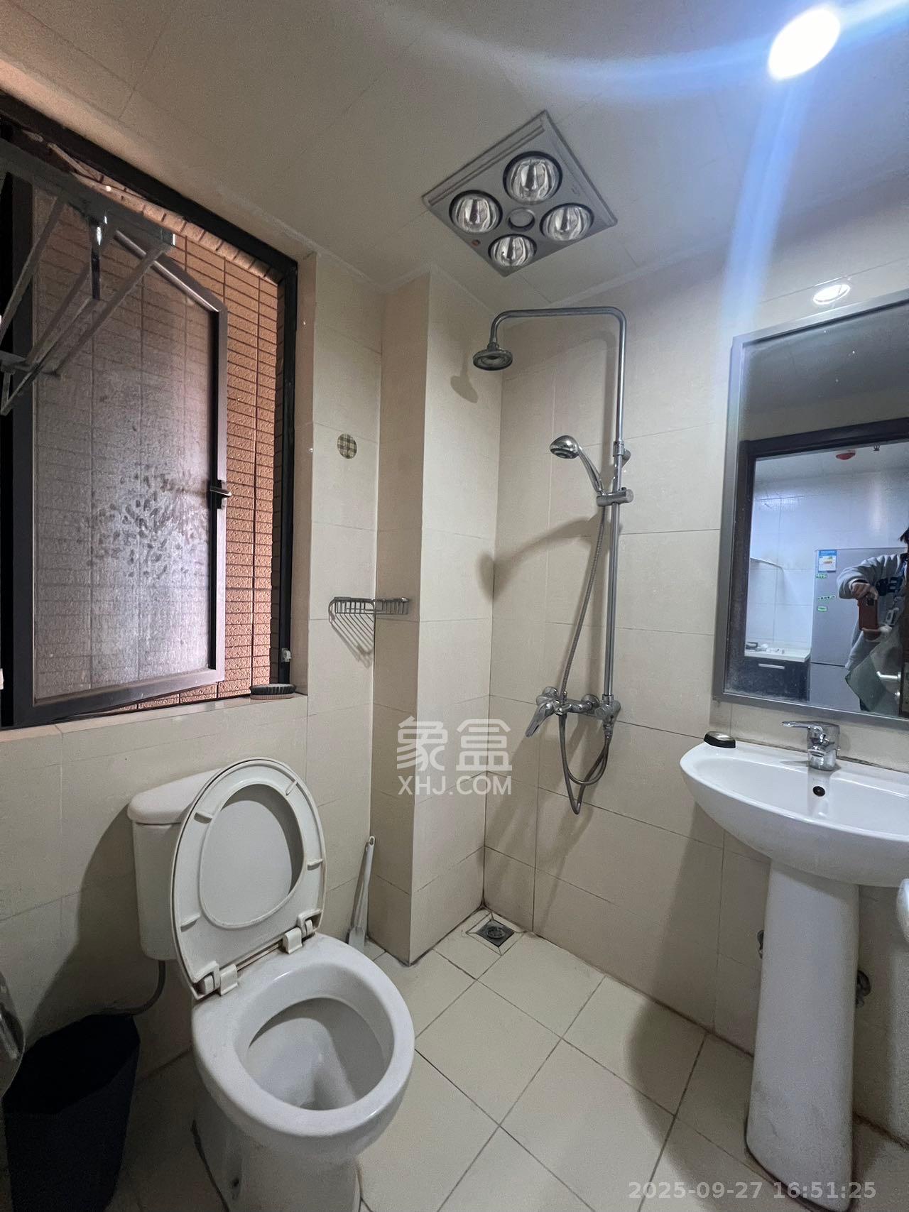 藏珑湖上国际花园  1室1厅1卫    1700.0元/月室内图