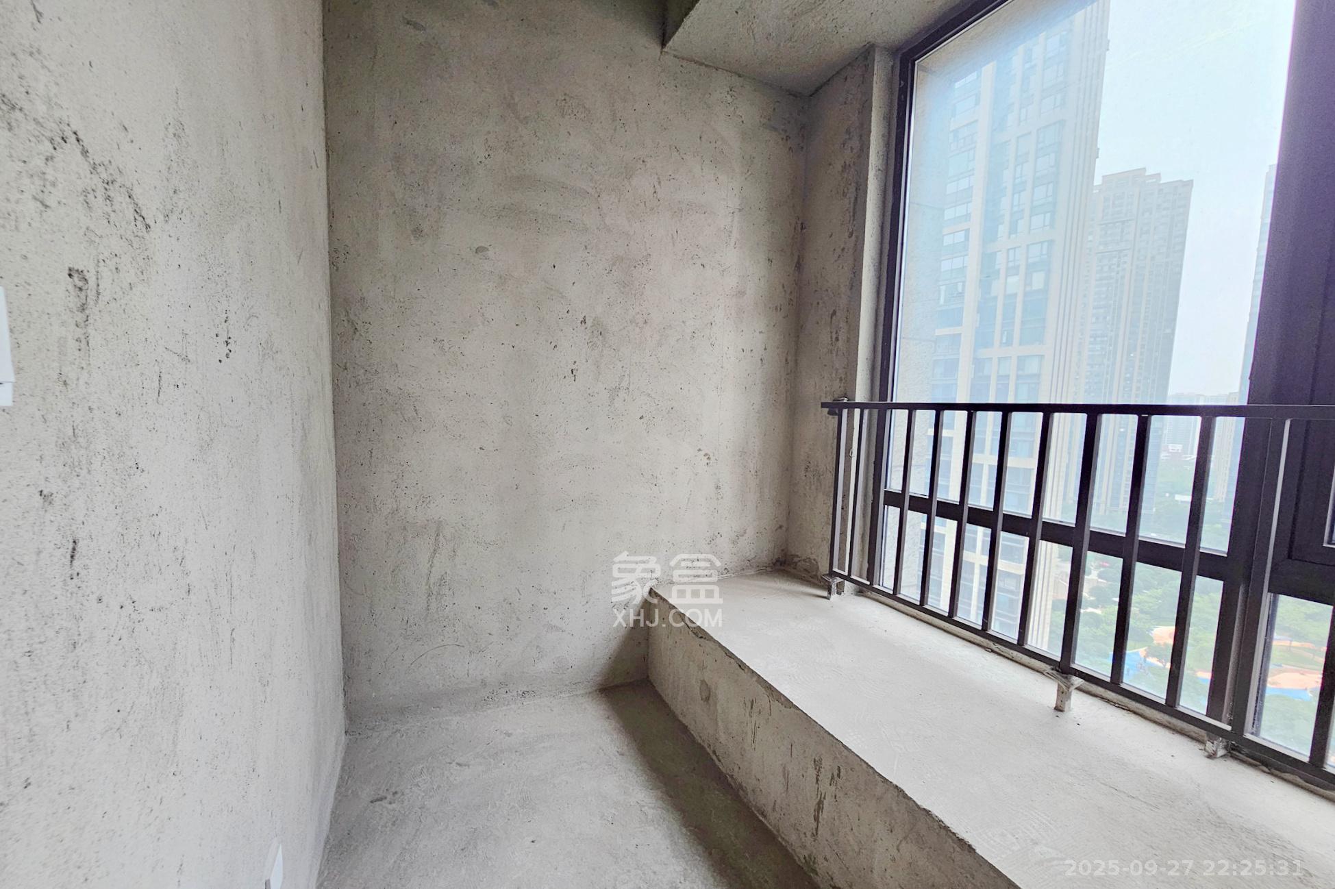 明昇壹城(明昇时代广场)二期 4室2厅2卫 300.0万 明昇壹城(明昇时代广场)二期 4室2厅2卫 300.0万阳台