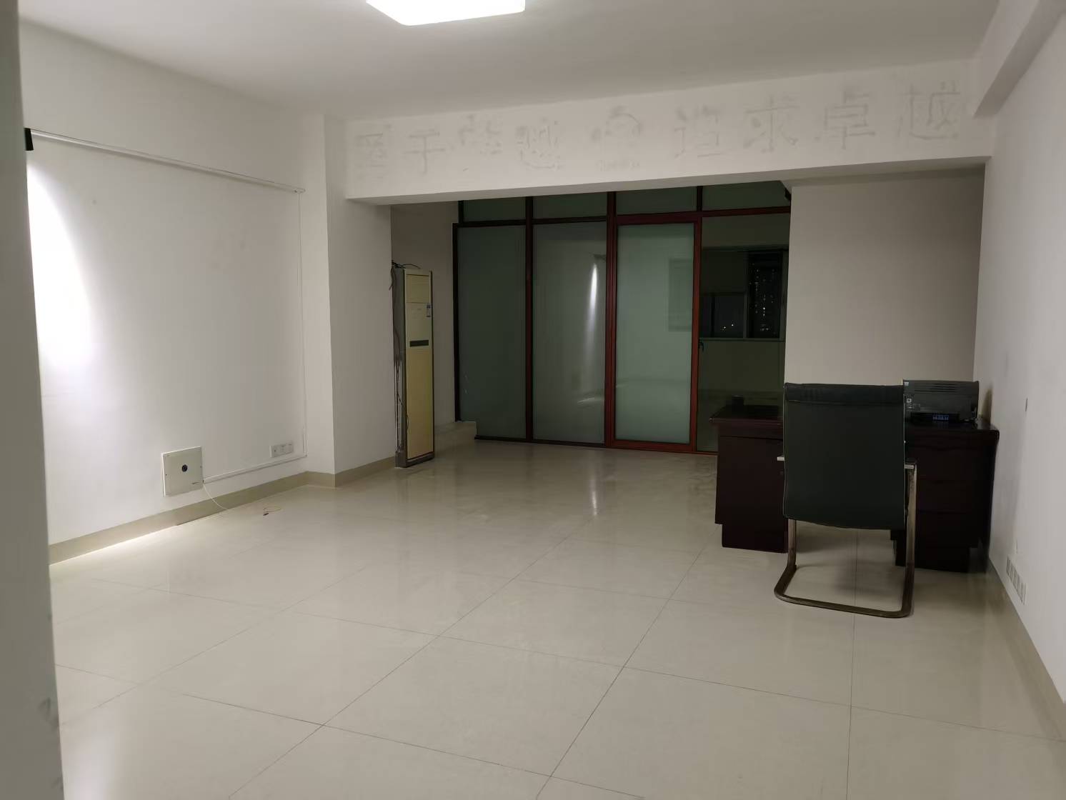 寰岛大厦 3室2厅2卫 4200.0元/月 寰岛大厦 3室2厅2卫 4200.0元/月室内图